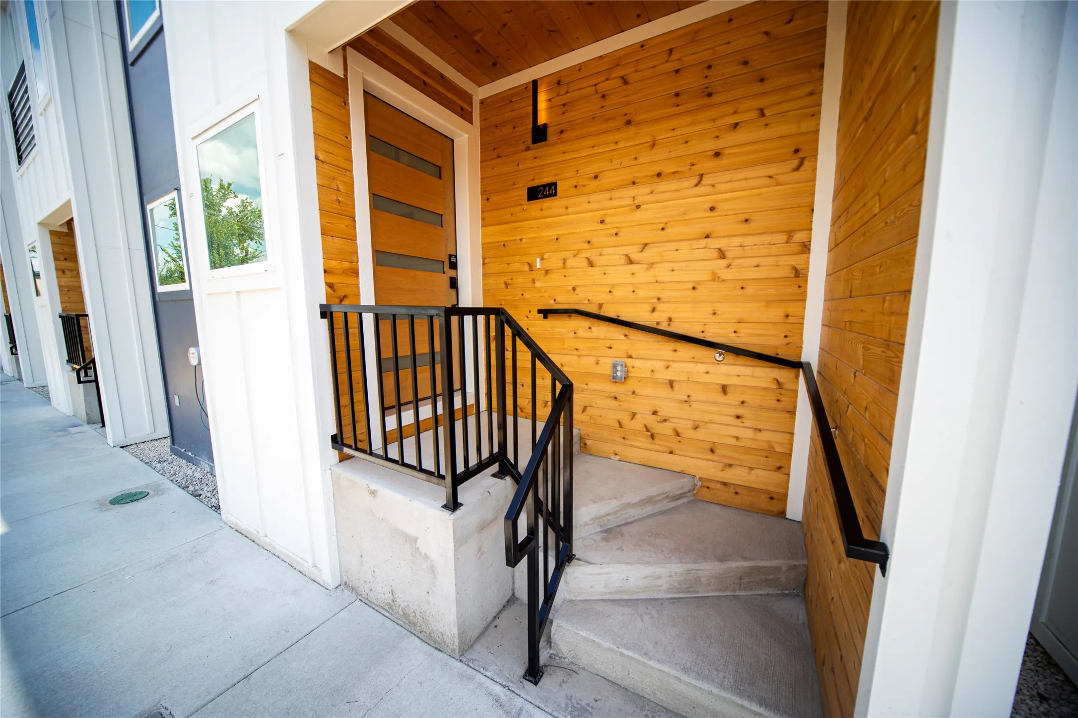 Townhouse For Rent in Tarrant County , 2804 Weisenberger Street 233, Fort Worth, Texas 76107, 2 Bedroom, 3 Bathroom, 2 Garage spaces, 1,650 Sqft, built in 2024, mls#21393450, Real Estate Agent in Fort Worth, Homes For Rent in Tarrant county, Homes For Rent in Fort Worth, Realtor in Fort Worth Texas, Real Estate Brokerage Independent Realty Texas, Luminita Cordes Realtor