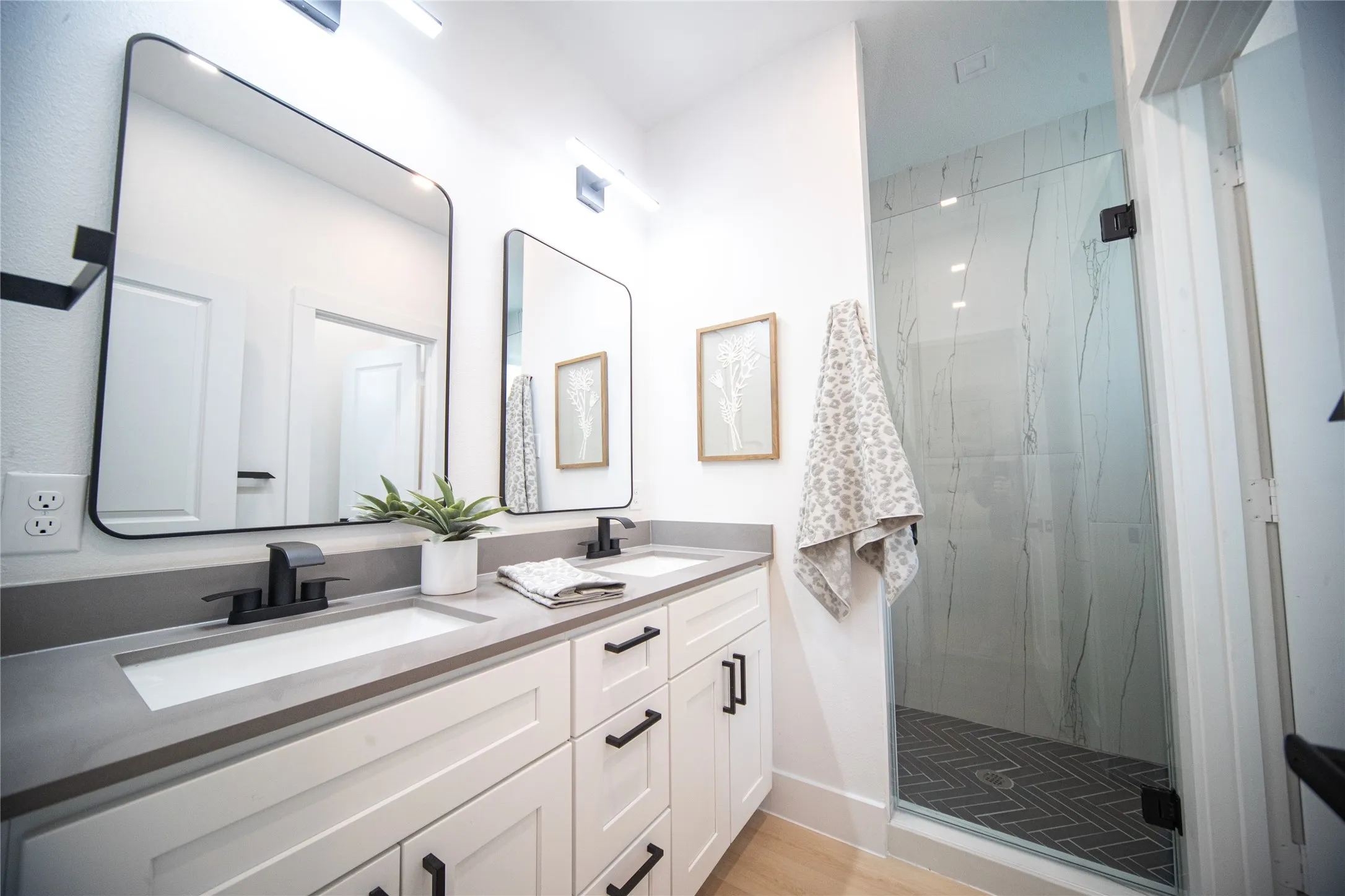 Townhouse For Rent in Tarrant County , 2804 Weisenberger Street 233, Fort Worth, Texas 76107, 2 Bedroom, 3 Bathroom, 2 Garage spaces, 1,650 Sqft, built in 2024, mls#21393450, Real Estate Agent in Fort Worth, Homes For Rent in Tarrant county, Homes For Rent in Fort Worth, Realtor in Fort Worth Texas, Real Estate Brokerage Independent Realty Texas, Luminita Cordes Realtor