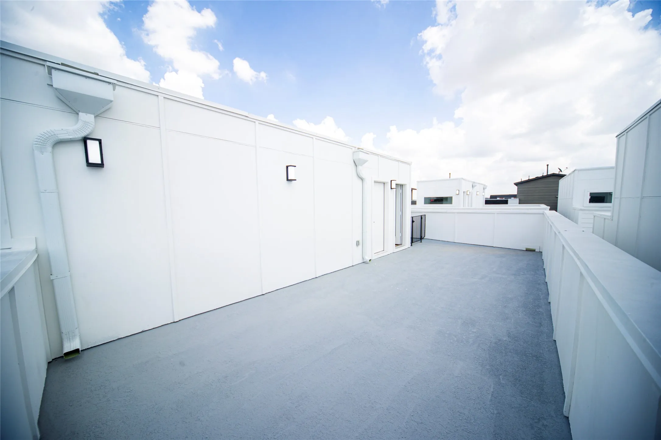 Townhouse For Rent in Tarrant County , 2804 Weisenberger Street 233, Fort Worth, Texas 76107, 2 Bedroom, 3 Bathroom, 2 Garage spaces, 1,650 Sqft, built in 2024, mls#21393450, Real Estate Agent in Fort Worth, Homes For Rent in Tarrant county, Homes For Rent in Fort Worth, Realtor in Fort Worth Texas, Real Estate Brokerage Independent Realty Texas, Luminita Cordes Realtor