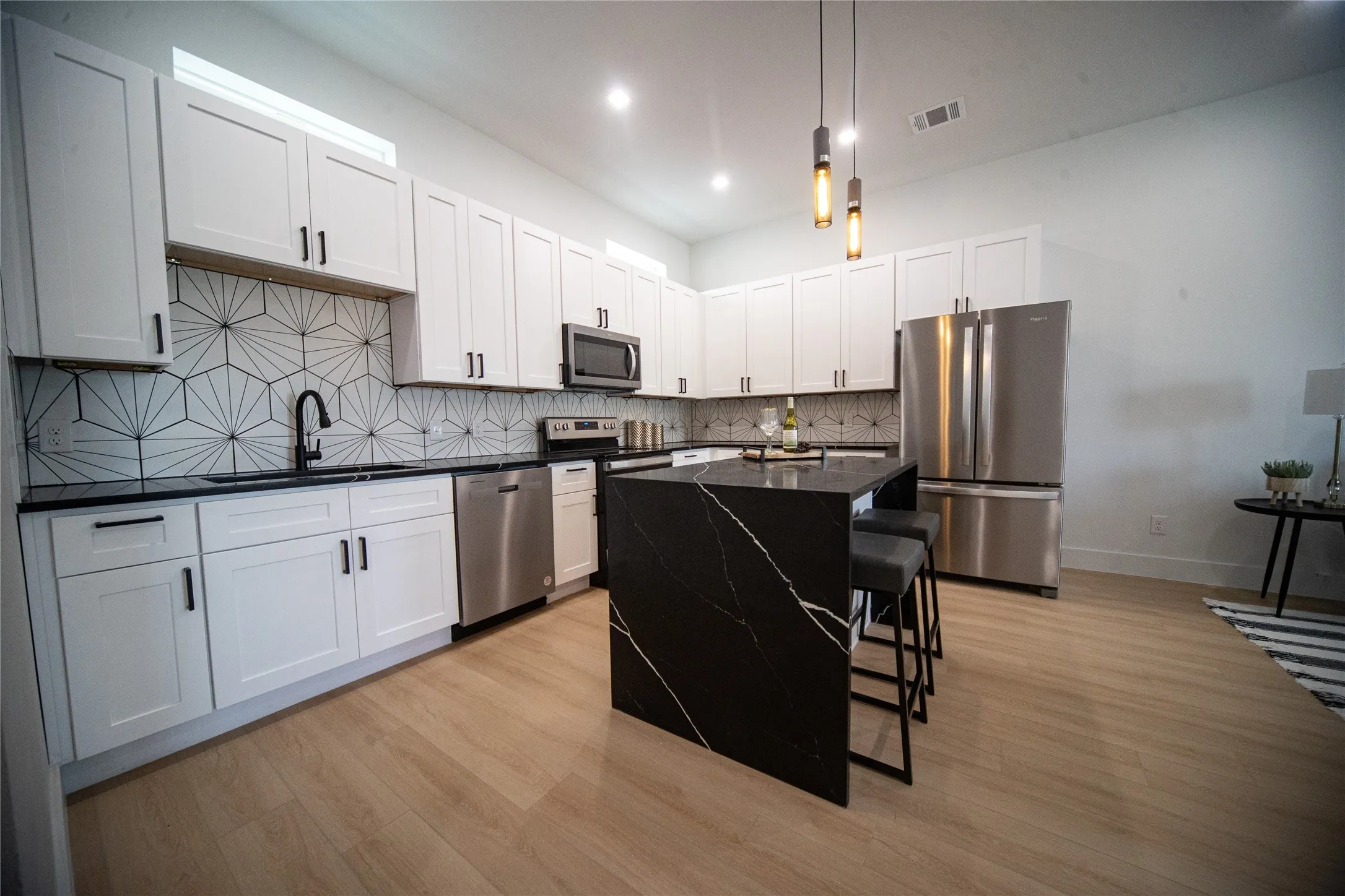 Townhouse For Rent in Tarrant County , 2804 Weisenberger Street 233, Fort Worth, Texas 76107, 2 Bedroom, 3 Bathroom, 2 Garage spaces, 1,650 Sqft, built in 2024, mls#21393450, Real Estate Agent in Fort Worth, Homes For Rent in Tarrant county, Homes For Rent in Fort Worth, Realtor in Fort Worth Texas, Real Estate Brokerage Independent Realty Texas, Luminita Cordes Realtor