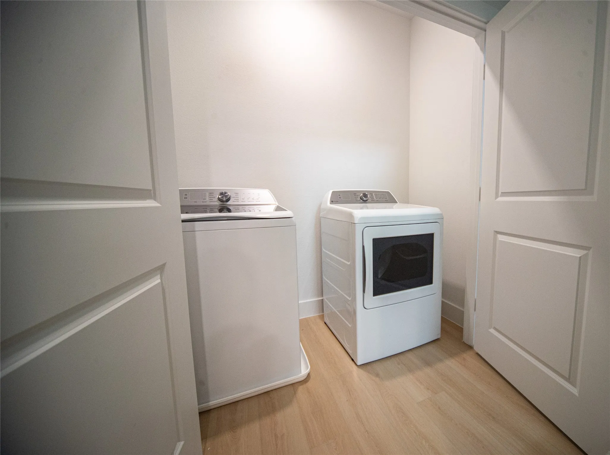 Townhouse For Rent in Tarrant County , 2804 Weisenberger Street 233, Fort Worth, Texas 76107, 2 Bedroom, 3 Bathroom, 2 Garage spaces, 1,650 Sqft, built in 2024, mls#21393450, Real Estate Agent in Fort Worth, Homes For Rent in Tarrant county, Homes For Rent in Fort Worth, Realtor in Fort Worth Texas, Real Estate Brokerage Independent Realty Texas, Luminita Cordes Realtor