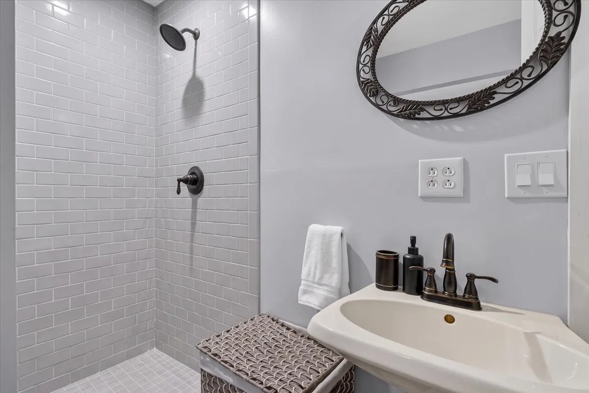 Single Family Residence For Sale in Hood County , 4506 Garden View Drive, Granbury, Texas 76049, 4 Bedroom, 2 Bathroom, Garage spaces, 1,505 Sqft, built in 2020, mls#21374349, Real Estate Agent in Granbury, Homes For Sale in Hood county, Homes For Sale in Granbury, Realtor in Granbury Texas, Real Estate Brokerage Independent Realty Texas, Luminita Cordes Realtor