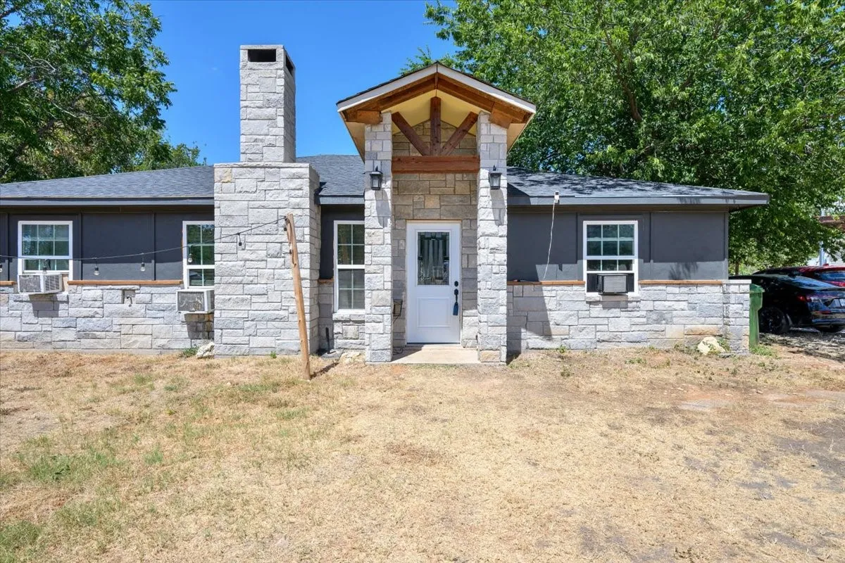 Single Family Residence For Sale in Hood County , 4506 Garden View Drive, Granbury, Texas 76049, 4 Bedroom, 2 Bathroom, Garage spaces, 1,505 Sqft, built in 2020, mls#21374349, Real Estate Agent in Granbury, Homes For Sale in Hood county, Homes For Sale in Granbury, Realtor in Granbury Texas, Real Estate Brokerage Independent Realty Texas, Luminita Cordes Realtor