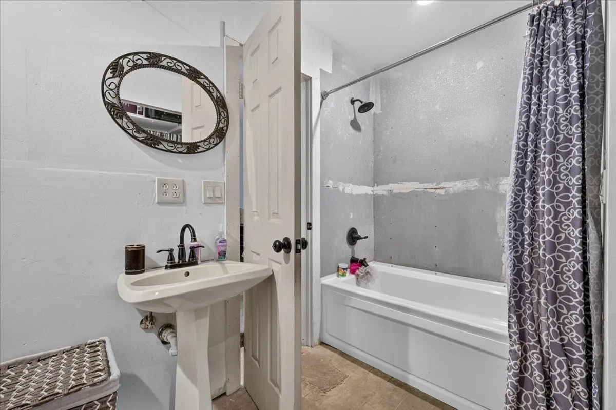 Single Family Residence For Sale in Hood County , 4506 Garden View Drive, Granbury, Texas 76049, 4 Bedroom, 2 Bathroom, Garage spaces, 1,505 Sqft, built in 2020, mls#21374349, Real Estate Agent in Granbury, Homes For Sale in Hood county, Homes For Sale in Granbury, Realtor in Granbury Texas, Real Estate Brokerage Independent Realty Texas, Luminita Cordes Realtor
