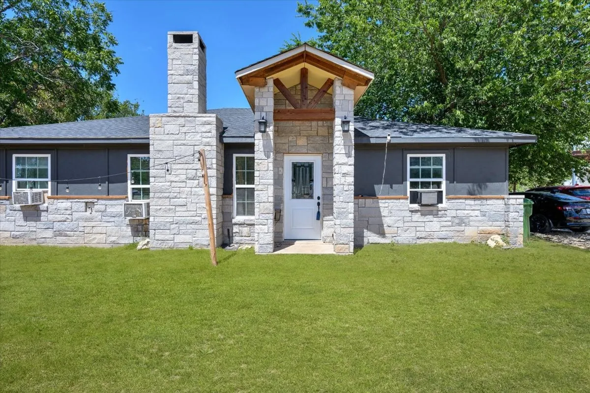 Single Family Residence For Sale in Hood County , 4506 Garden View Drive, Granbury, Texas 76049, 4 Bedroom, 2 Bathroom, Garage spaces, 1,505 Sqft, built in 2020, mls#21374349, Real Estate Agent in Granbury, Homes For Sale in Hood county, Homes For Sale in Granbury, Realtor in Granbury Texas, Real Estate Brokerage Independent Realty Texas, Luminita Cordes Realtor