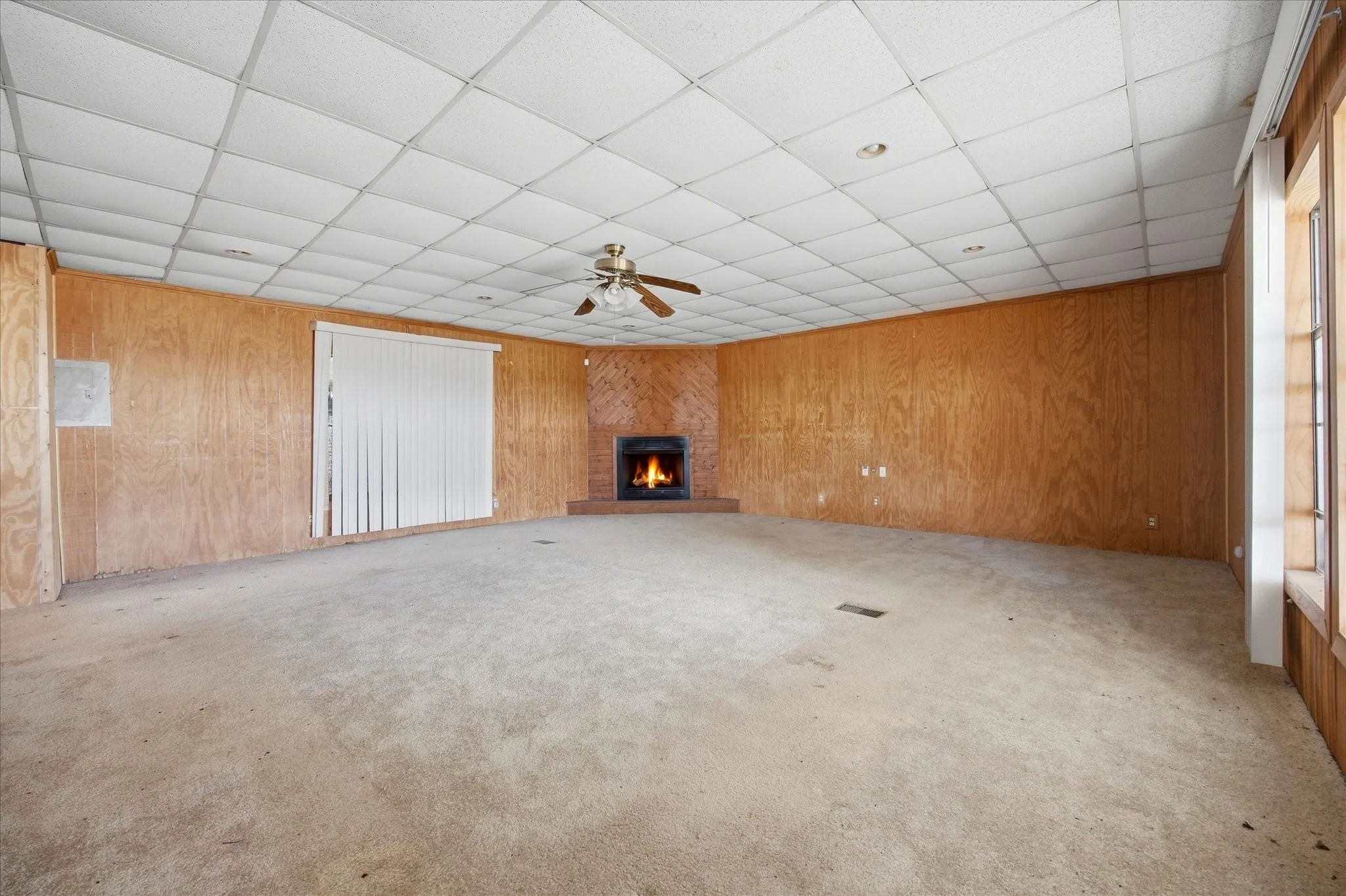 Mobile Home For Sale in Hunt County , 1311 E Main Street, Campbell, Texas 75422, 2 Bedroom, 1 Bathroom, Garage spaces, 1,044 Sqft, built in 1984, mls#21393196, Real Estate Agent in Campbell, Homes For Sale in Hunt county, Homes For Sale in Campbell, Realtor in Campbell Texas, Real Estate Brokerage Independent Realty Texas, Luminita Cordes Realtor