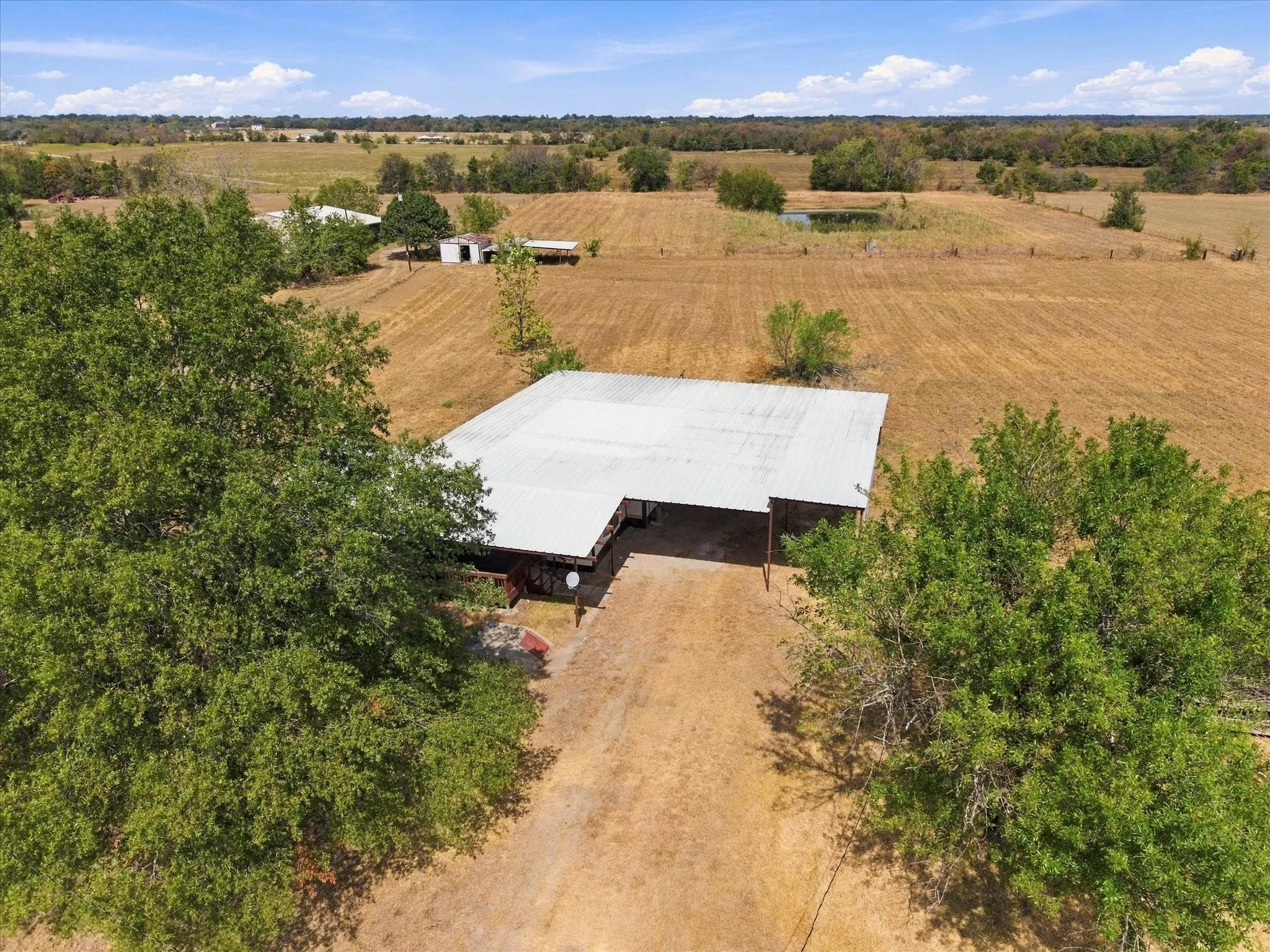 Mobile Home For Sale in Hunt County , 1311 E Main Street, Campbell, Texas 75422, 2 Bedroom, 1 Bathroom, Garage spaces, 1,044 Sqft, built in 1984, mls#21393196, Real Estate Agent in Campbell, Homes For Sale in Hunt county, Homes For Sale in Campbell, Realtor in Campbell Texas, Real Estate Brokerage Independent Realty Texas, Luminita Cordes Realtor