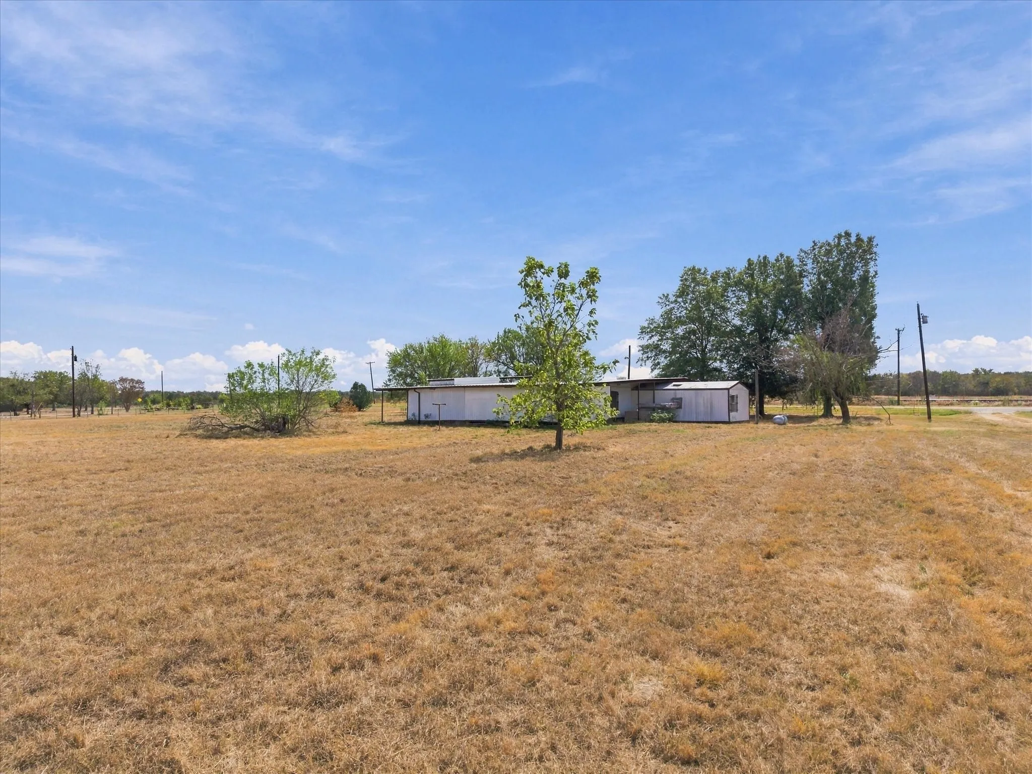 Mobile Home For Sale in Hunt County , 1311 E Main Street, Campbell, Texas 75422, 2 Bedroom, 1 Bathroom, Garage spaces, 1,044 Sqft, built in 1984, mls#21393196, Real Estate Agent in Campbell, Homes For Sale in Hunt county, Homes For Sale in Campbell, Realtor in Campbell Texas, Real Estate Brokerage Independent Realty Texas, Luminita Cordes Realtor