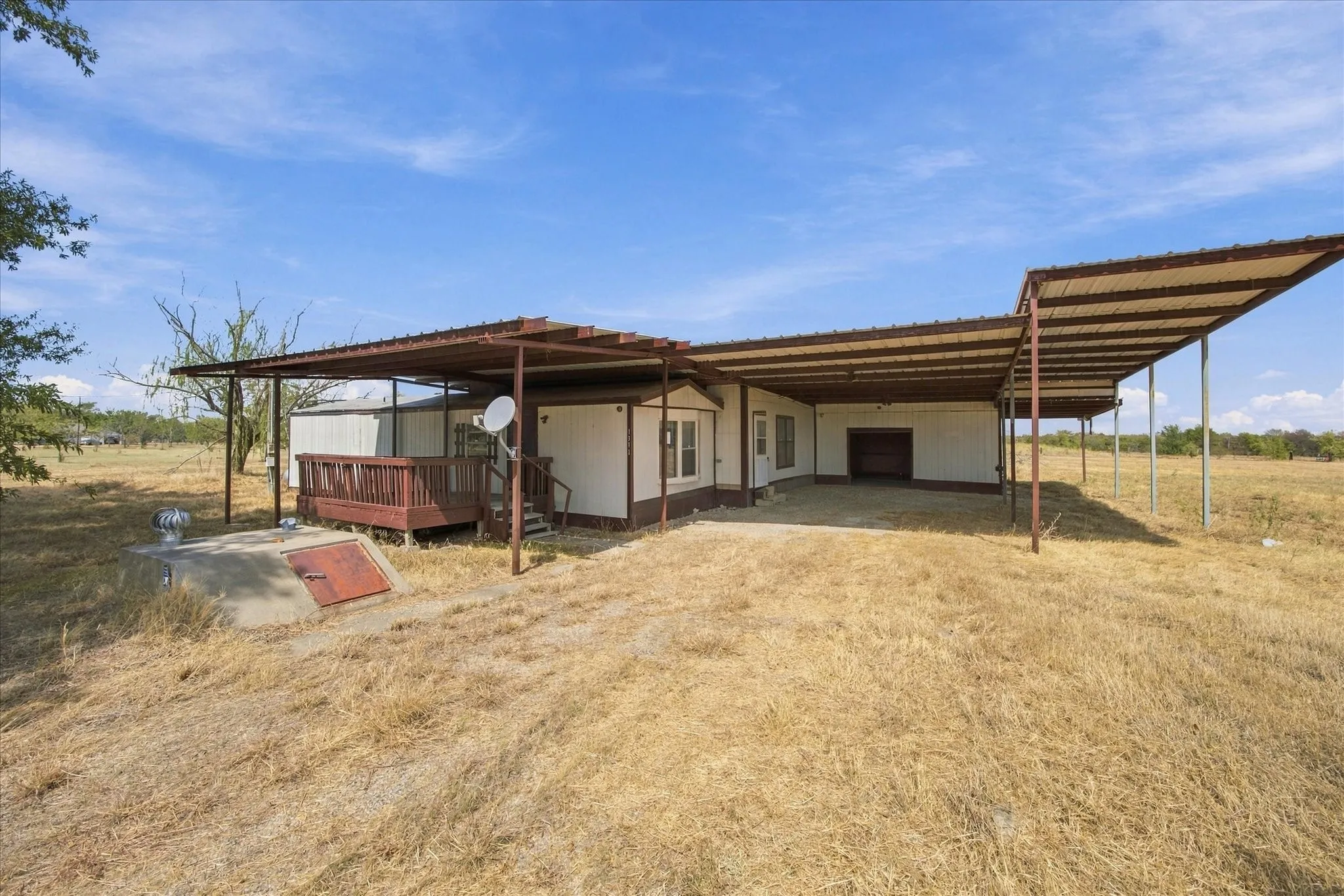 Mobile Home For Sale in Hunt County , 1311 E Main Street, Campbell, Texas 75422, 2 Bedroom, 1 Bathroom, Garage spaces, 1,044 Sqft, built in 1984, mls#21393196, Real Estate Agent in Campbell, Homes For Sale in Hunt county, Homes For Sale in Campbell, Realtor in Campbell Texas, Real Estate Brokerage Independent Realty Texas, Luminita Cordes Realtor