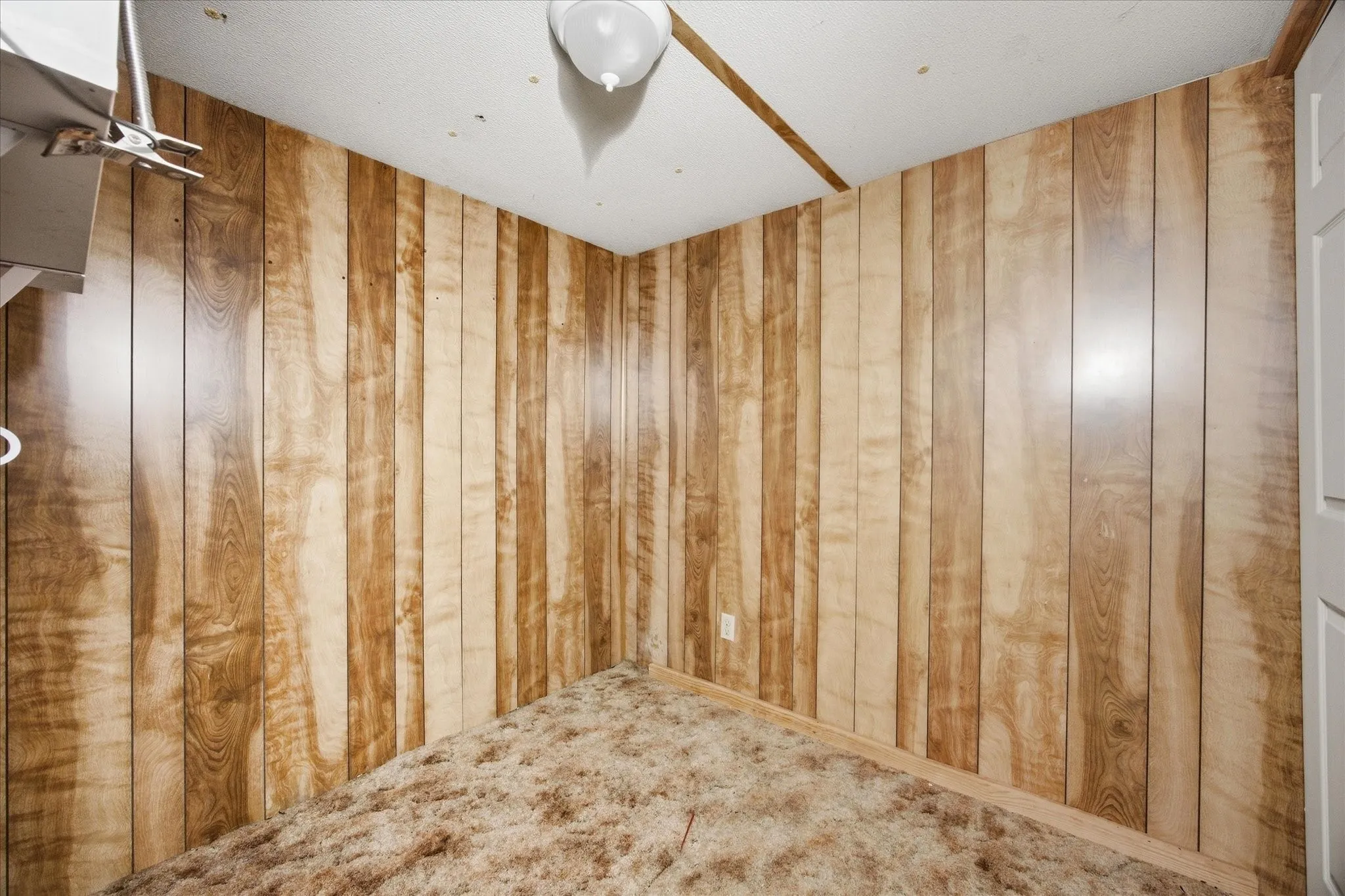 Mobile Home For Sale in Hunt County , 1311 E Main Street, Campbell, Texas 75422, 2 Bedroom, 1 Bathroom, Garage spaces, 1,044 Sqft, built in 1984, mls#21393196, Real Estate Agent in Campbell, Homes For Sale in Hunt county, Homes For Sale in Campbell, Realtor in Campbell Texas, Real Estate Brokerage Independent Realty Texas, Luminita Cordes Realtor