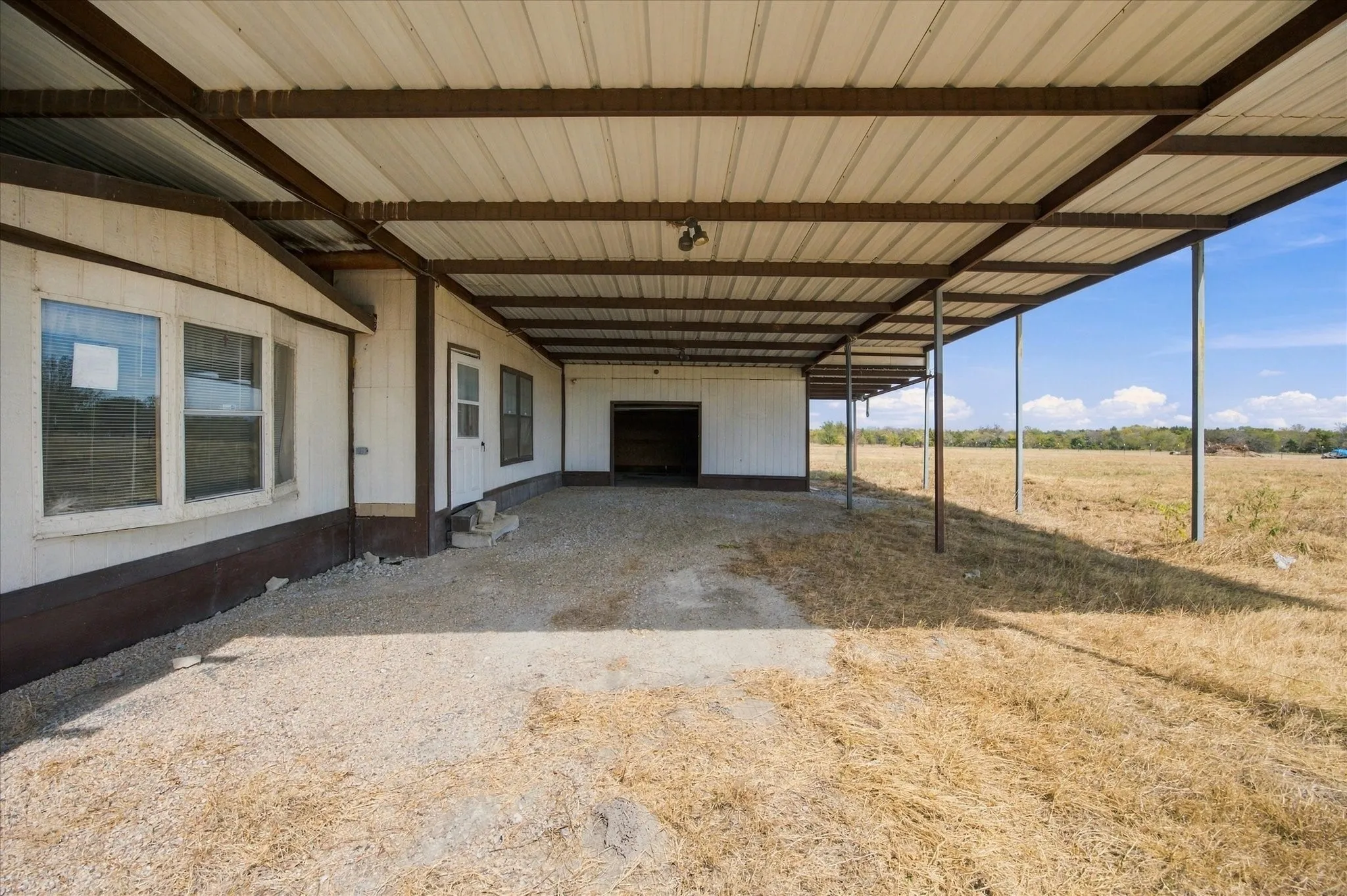 Mobile Home For Sale in Hunt County , 1311 E Main Street, Campbell, Texas 75422, 2 Bedroom, 1 Bathroom, Garage spaces, 1,044 Sqft, built in 1984, mls#21393196, Real Estate Agent in Campbell, Homes For Sale in Hunt county, Homes For Sale in Campbell, Realtor in Campbell Texas, Real Estate Brokerage Independent Realty Texas, Luminita Cordes Realtor