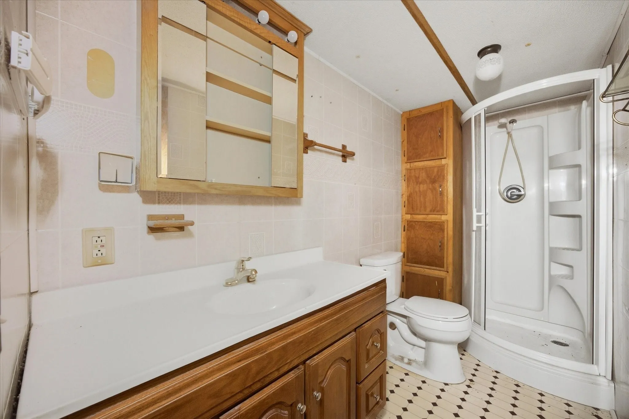 Mobile Home For Sale in Hunt County , 1311 E Main Street, Campbell, Texas 75422, 2 Bedroom, 1 Bathroom, Garage spaces, 1,044 Sqft, built in 1984, mls#21393196, Real Estate Agent in Campbell, Homes For Sale in Hunt county, Homes For Sale in Campbell, Realtor in Campbell Texas, Real Estate Brokerage Independent Realty Texas, Luminita Cordes Realtor
