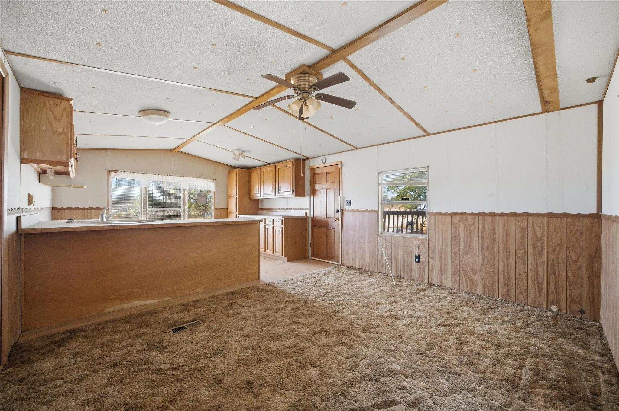 Mobile Home For Sale in Hunt County , 1311 E Main Street, Campbell, Texas 75422, 2 Bedroom, 1 Bathroom, Garage spaces, 1,044 Sqft, built in 1984, mls#21393196, Real Estate Agent in Campbell, Homes For Sale in Hunt county, Homes For Sale in Campbell, Realtor in Campbell Texas, Real Estate Brokerage Independent Realty Texas, Luminita Cordes Realtor