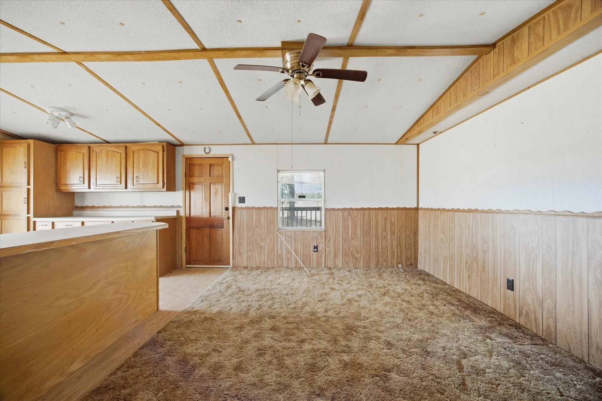 Mobile Home For Sale in Hunt County , 1311 E Main Street, Campbell, Texas 75422, 2 Bedroom, 1 Bathroom, Garage spaces, 1,044 Sqft, built in 1984, mls#21393196, Real Estate Agent in Campbell, Homes For Sale in Hunt county, Homes For Sale in Campbell, Realtor in Campbell Texas, Real Estate Brokerage Independent Realty Texas, Luminita Cordes Realtor