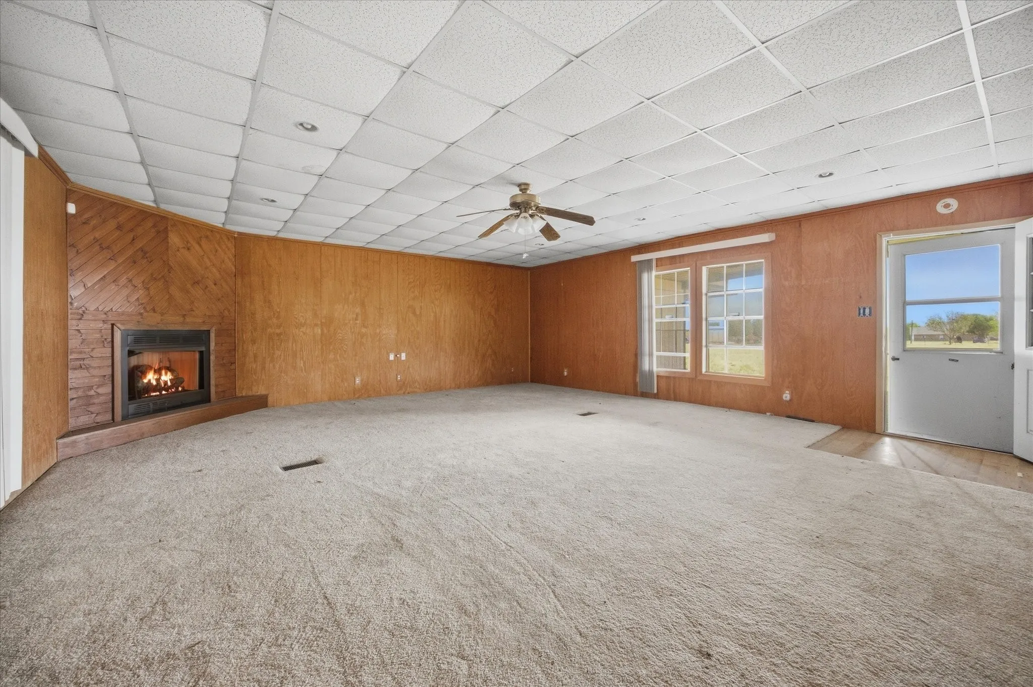 Mobile Home For Sale in Hunt County , 1311 E Main Street, Campbell, Texas 75422, 2 Bedroom, 1 Bathroom, Garage spaces, 1,044 Sqft, built in 1984, mls#21393196, Real Estate Agent in Campbell, Homes For Sale in Hunt county, Homes For Sale in Campbell, Realtor in Campbell Texas, Real Estate Brokerage Independent Realty Texas, Luminita Cordes Realtor
