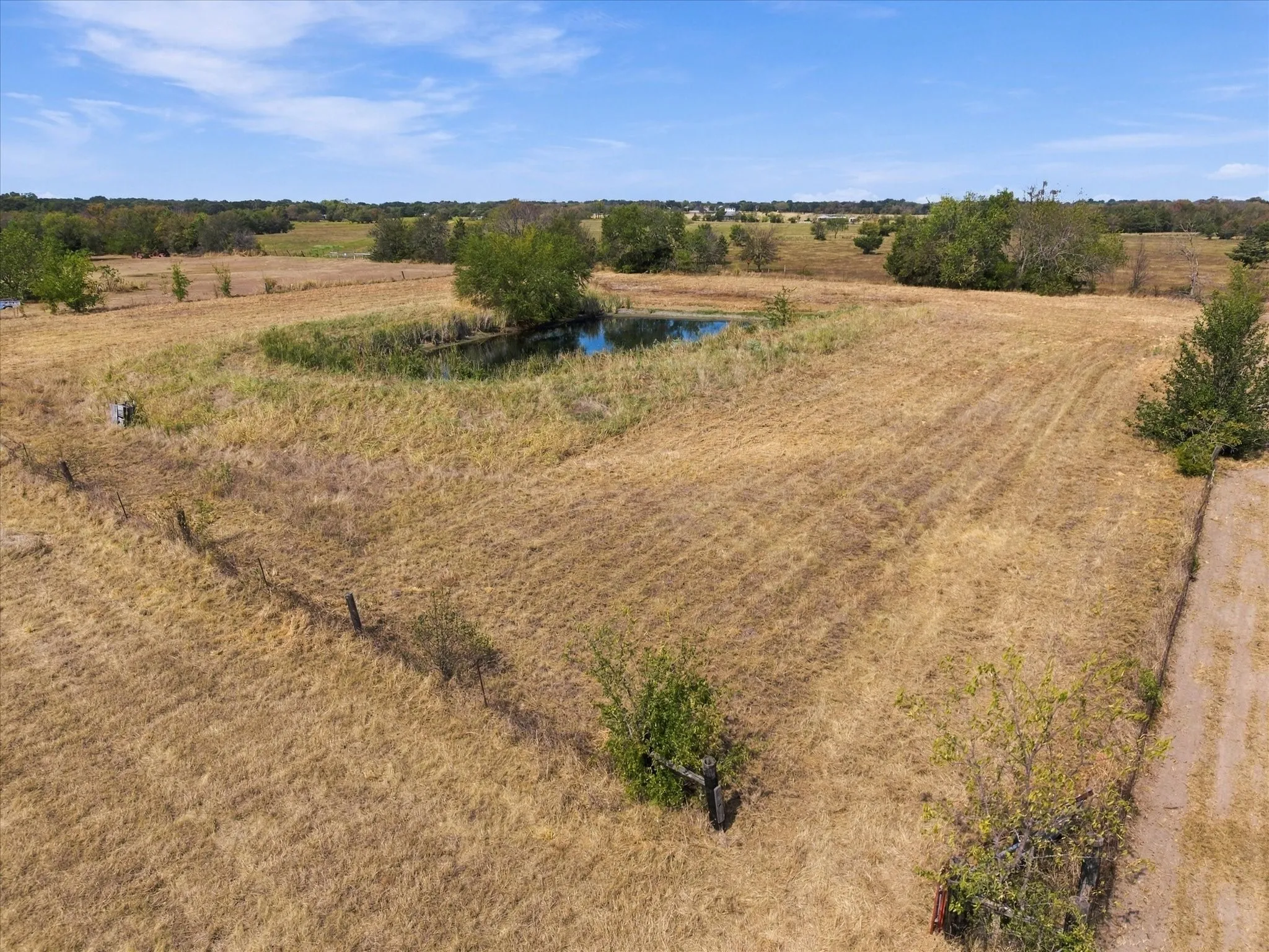 Mobile Home For Sale in Hunt County , 1311 E Main Street, Campbell, Texas 75422, 2 Bedroom, 1 Bathroom, Garage spaces, 1,044 Sqft, built in 1984, mls#21393196, Real Estate Agent in Campbell, Homes For Sale in Hunt county, Homes For Sale in Campbell, Realtor in Campbell Texas, Real Estate Brokerage Independent Realty Texas, Luminita Cordes Realtor