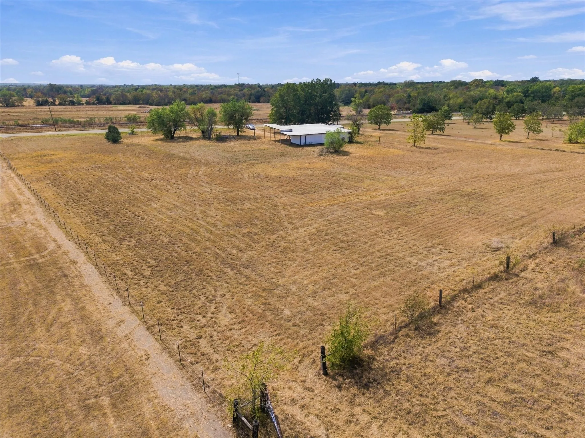 Mobile Home For Sale in Hunt County , 1311 E Main Street, Campbell, Texas 75422, 2 Bedroom, 1 Bathroom, Garage spaces, 1,044 Sqft, built in 1984, mls#21393196, Real Estate Agent in Campbell, Homes For Sale in Hunt county, Homes For Sale in Campbell, Realtor in Campbell Texas, Real Estate Brokerage Independent Realty Texas, Luminita Cordes Realtor