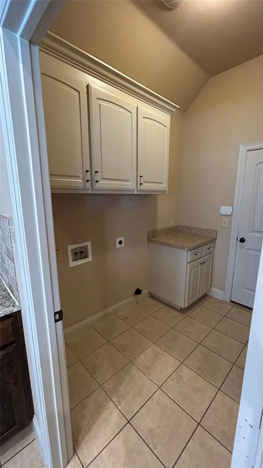 Single Family Residence For Rent in Denton County , 433 Chisholm Trail, Justin, Texas 76247, 4 Bedroom, 2 Bathroom, 2 Garage spaces, 2,236 Sqft, built in 2008, mls#21392394, Real Estate Agent in Justin, Homes For Rent in Denton county, Homes For Rent in Justin, Realtor in Justin Texas, Real Estate Brokerage Independent Realty Texas, Luminita Cordes Realtor