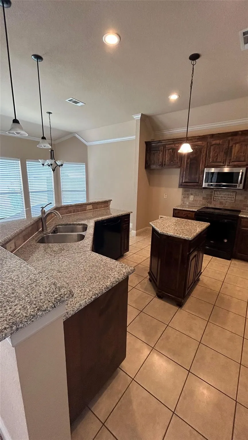 Single Family Residence For Rent in Denton County , 433 Chisholm Trail, Justin, Texas 76247, 4 Bedroom, 2 Bathroom, 2 Garage spaces, 2,236 Sqft, built in 2008, mls#21392394, Real Estate Agent in Justin, Homes For Rent in Denton county, Homes For Rent in Justin, Realtor in Justin Texas, Real Estate Brokerage Independent Realty Texas, Luminita Cordes Realtor