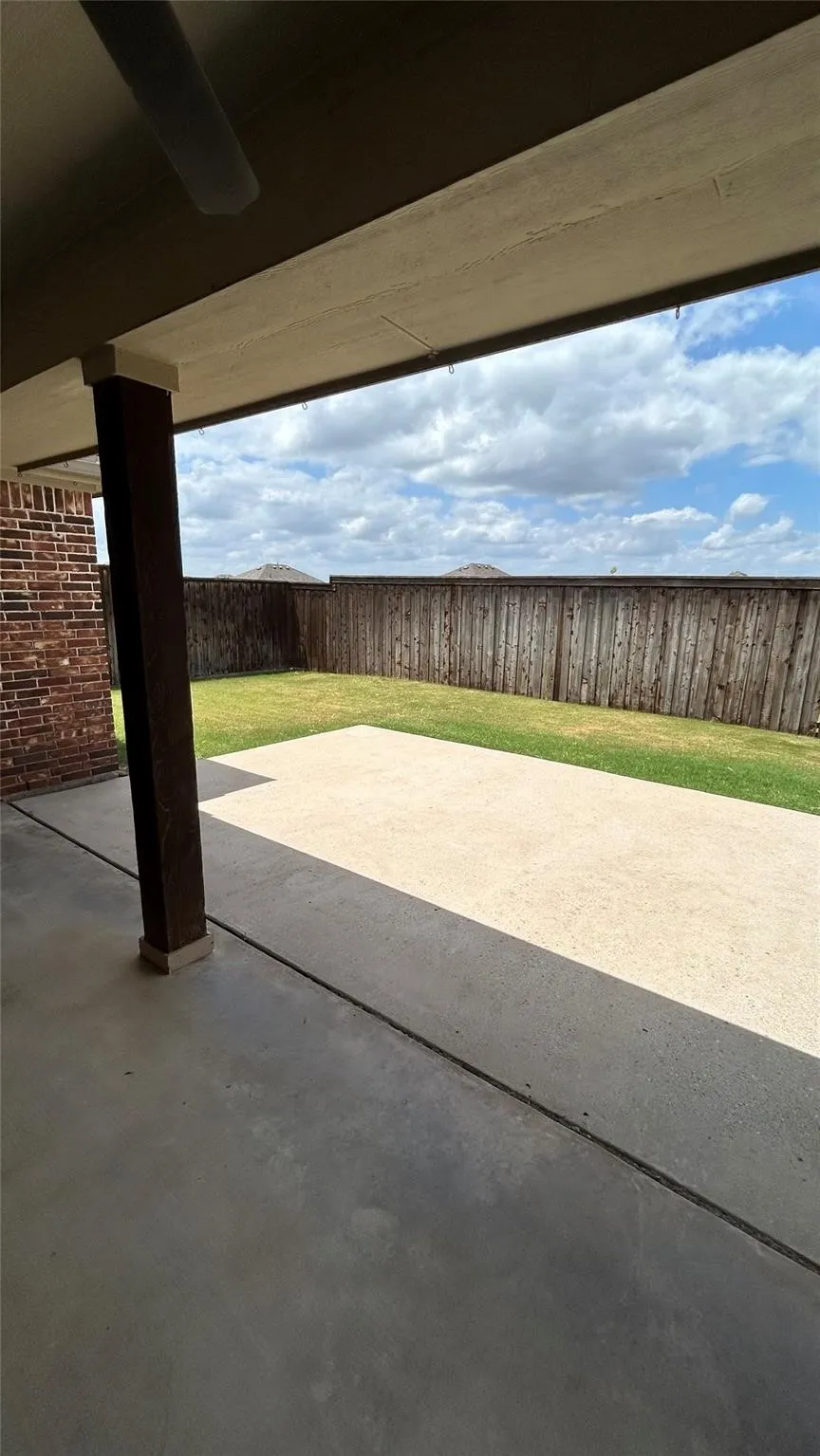 Single Family Residence For Rent in Denton County , 433 Chisholm Trail, Justin, Texas 76247, 4 Bedroom, 2 Bathroom, 2 Garage spaces, 2,236 Sqft, built in 2008, mls#21392394, Real Estate Agent in Justin, Homes For Rent in Denton county, Homes For Rent in Justin, Realtor in Justin Texas, Real Estate Brokerage Independent Realty Texas, Luminita Cordes Realtor