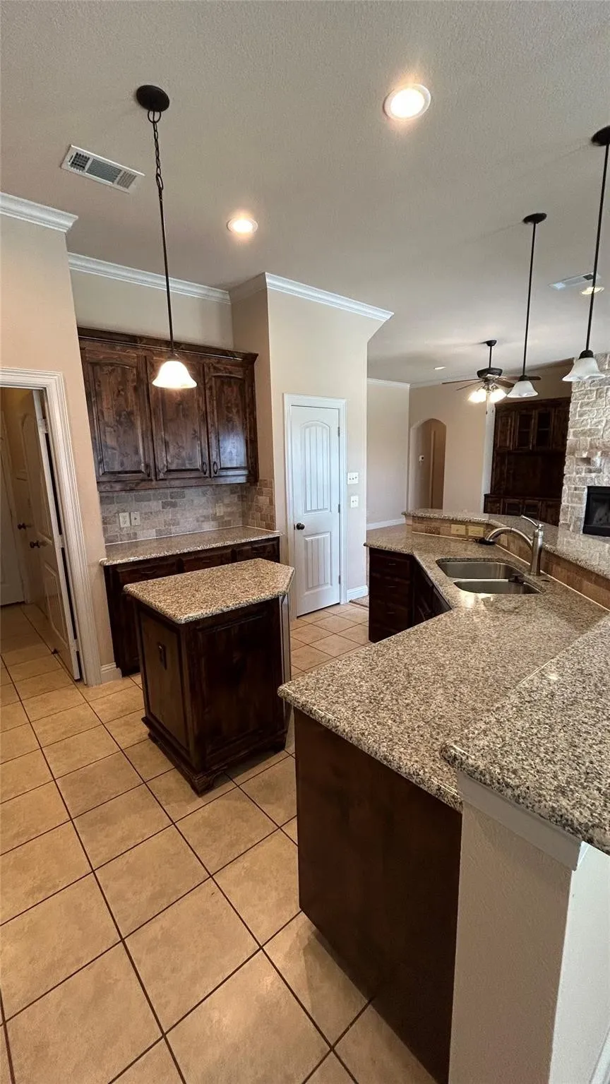 Single Family Residence For Rent in Denton County , 433 Chisholm Trail, Justin, Texas 76247, 4 Bedroom, 2 Bathroom, 2 Garage spaces, 2,236 Sqft, built in 2008, mls#21392394, Real Estate Agent in Justin, Homes For Rent in Denton county, Homes For Rent in Justin, Realtor in Justin Texas, Real Estate Brokerage Independent Realty Texas, Luminita Cordes Realtor
