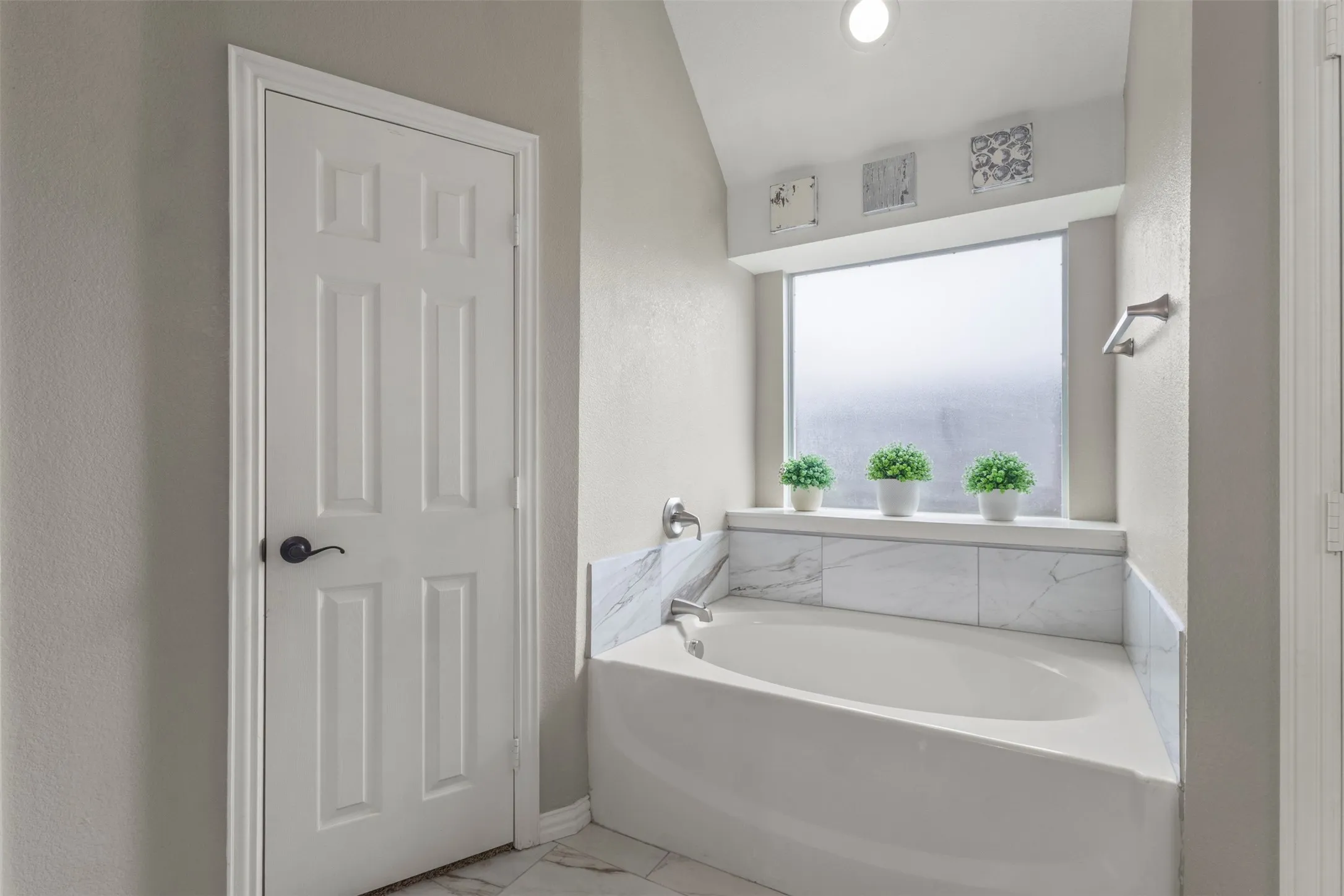 Single Family Residence For Rent in Collin County , 205 High Meadow Court, Royse City, Texas 75189, 4 Bedroom, 2 Bathroom, 2 Garage spaces, 2,233 Sqft, built in 2006, mls#21392390, Real Estate Agent in Royse City, Homes For Rent in Collin county, Homes For Rent in Royse City, Realtor in Royse City Texas, Real Estate Brokerage Independent Realty Texas, Luminita Cordes Realtor