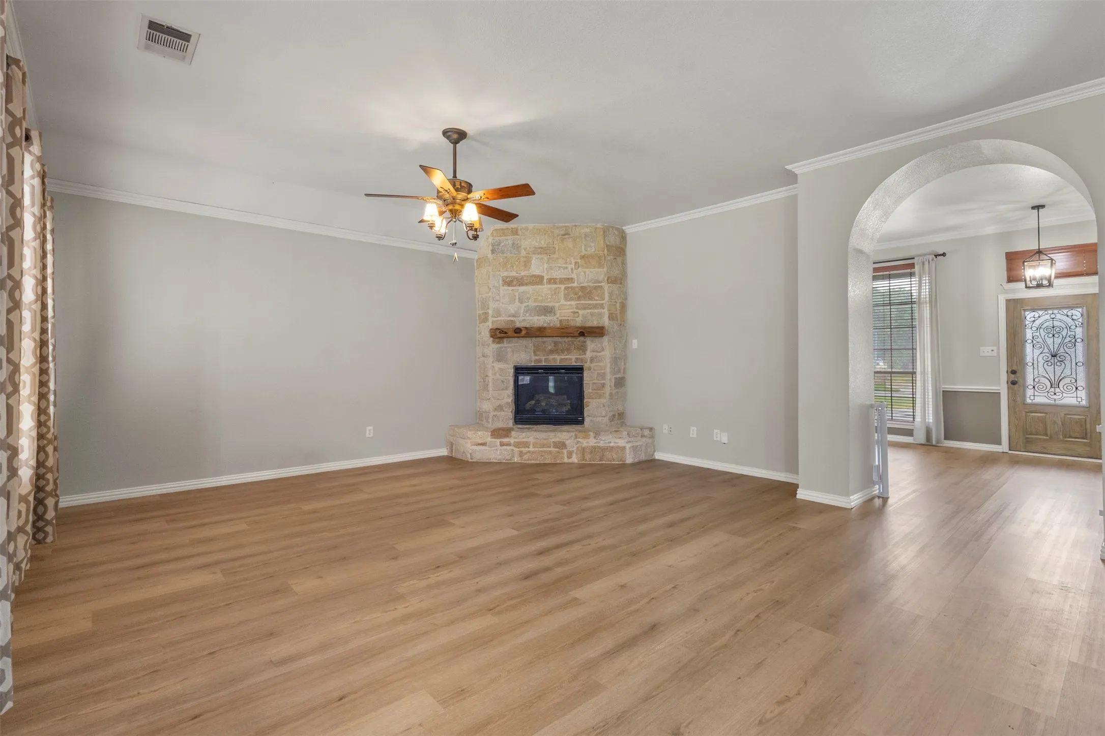 Single Family Residence For Rent in Collin County , 205 High Meadow Court, Royse City, Texas 75189, 4 Bedroom, 2 Bathroom, 2 Garage spaces, 2,233 Sqft, built in 2006, mls#21392390, Real Estate Agent in Royse City, Homes For Rent in Collin county, Homes For Rent in Royse City, Realtor in Royse City Texas, Real Estate Brokerage Independent Realty Texas, Luminita Cordes Realtor