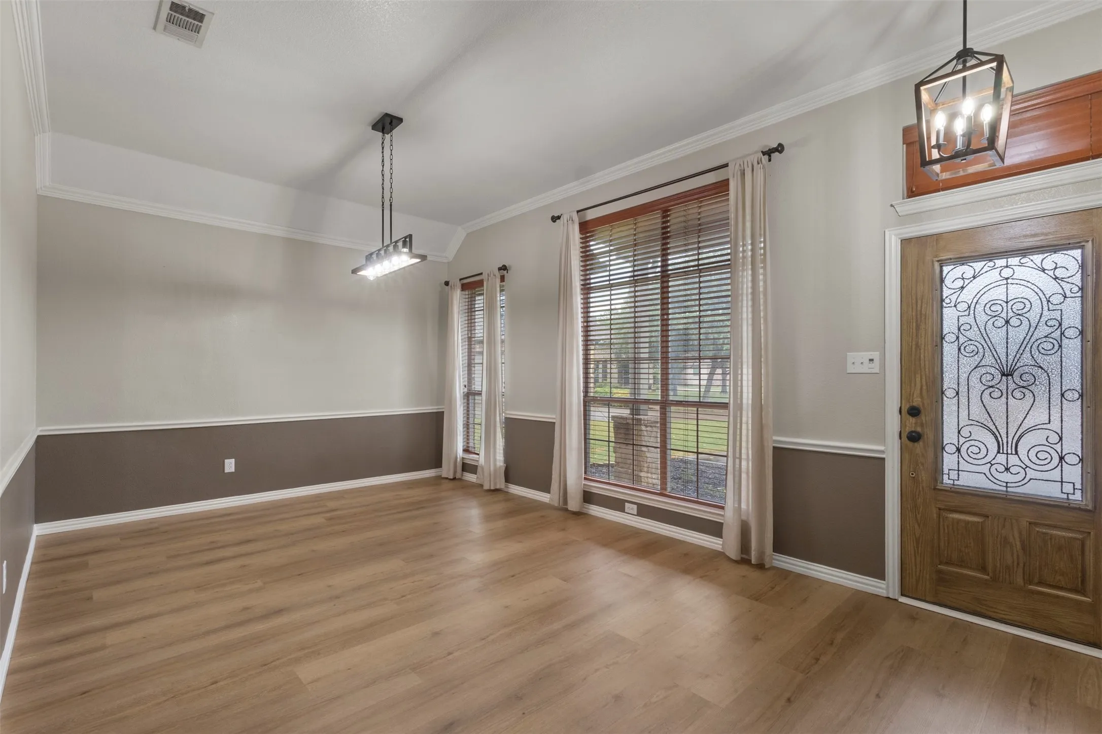 Single Family Residence For Rent in Collin County , 205 High Meadow Court, Royse City, Texas 75189, 4 Bedroom, 2 Bathroom, 2 Garage spaces, 2,233 Sqft, built in 2006, mls#21392390, Real Estate Agent in Royse City, Homes For Rent in Collin county, Homes For Rent in Royse City, Realtor in Royse City Texas, Real Estate Brokerage Independent Realty Texas, Luminita Cordes Realtor