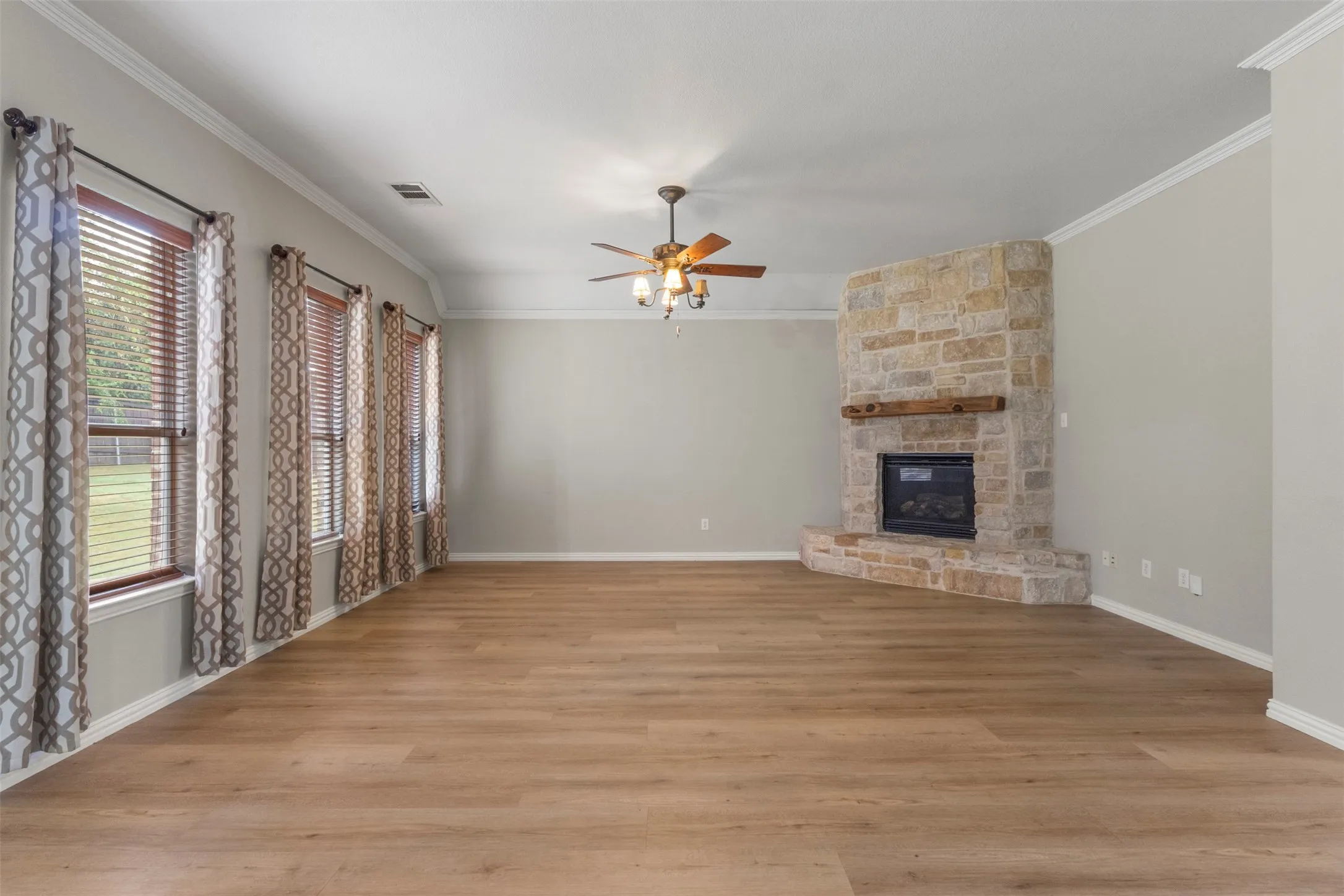 Single Family Residence For Rent in Collin County , 205 High Meadow Court, Royse City, Texas 75189, 4 Bedroom, 2 Bathroom, 2 Garage spaces, 2,233 Sqft, built in 2006, mls#21392390, Real Estate Agent in Royse City, Homes For Rent in Collin county, Homes For Rent in Royse City, Realtor in Royse City Texas, Real Estate Brokerage Independent Realty Texas, Luminita Cordes Realtor