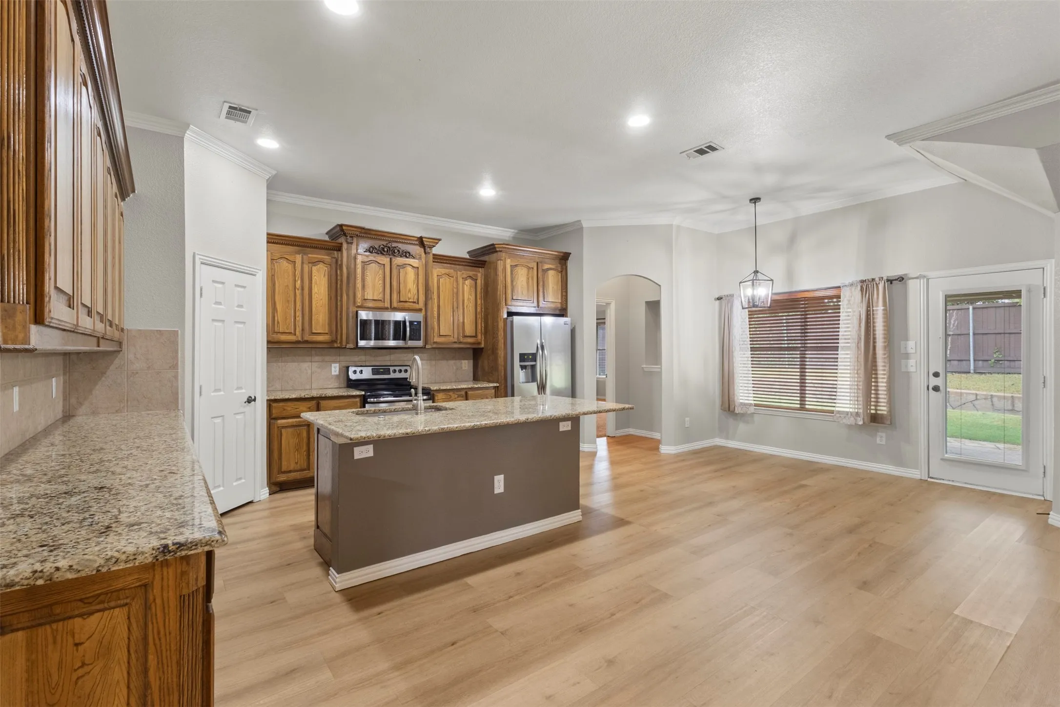 Single Family Residence For Rent in Collin County , 205 High Meadow Court, Royse City, Texas 75189, 4 Bedroom, 2 Bathroom, 2 Garage spaces, 2,233 Sqft, built in 2006, mls#21392390, Real Estate Agent in Royse City, Homes For Rent in Collin county, Homes For Rent in Royse City, Realtor in Royse City Texas, Real Estate Brokerage Independent Realty Texas, Luminita Cordes Realtor