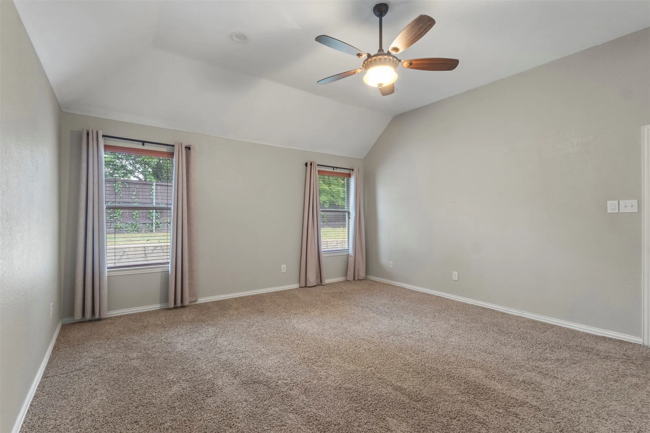 Single Family Residence For Rent in Collin County , 205 High Meadow Court, Royse City, Texas 75189, 4 Bedroom, 2 Bathroom, 2 Garage spaces, 2,233 Sqft, built in 2006, mls#21392390, Real Estate Agent in Royse City, Homes For Rent in Collin county, Homes For Rent in Royse City, Realtor in Royse City Texas, Real Estate Brokerage Independent Realty Texas, Luminita Cordes Realtor