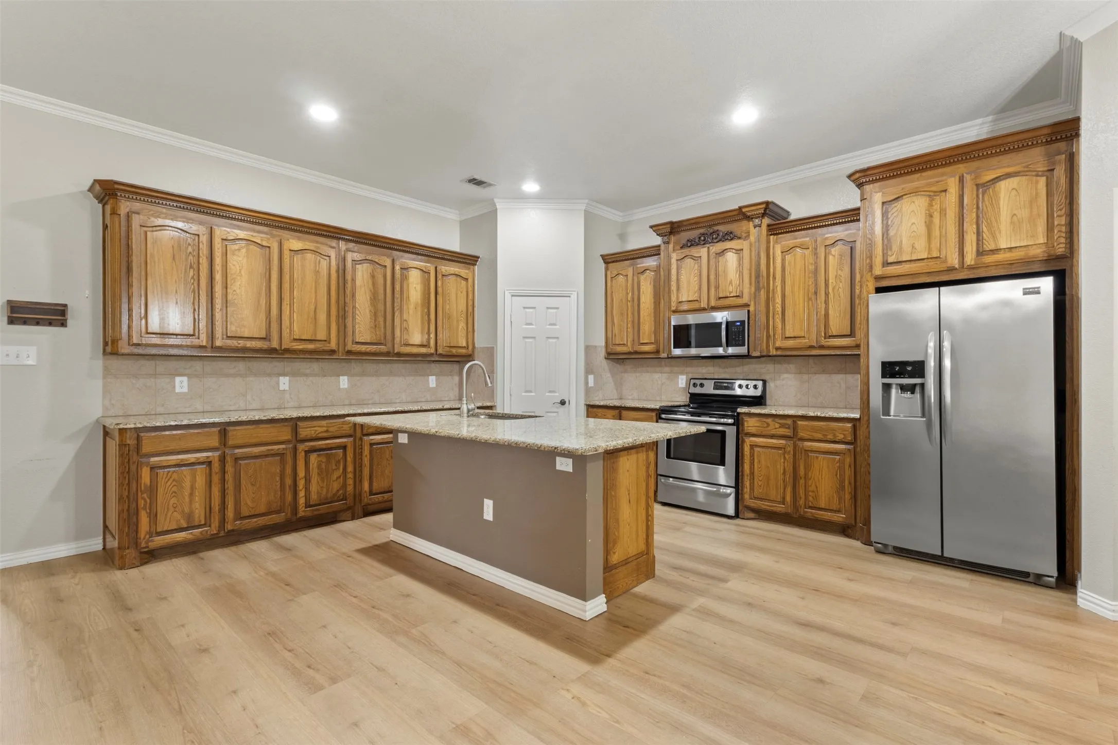 Single Family Residence For Rent in Collin County , 205 High Meadow Court, Royse City, Texas 75189, 4 Bedroom, 2 Bathroom, 2 Garage spaces, 2,233 Sqft, built in 2006, mls#21392390, Real Estate Agent in Royse City, Homes For Rent in Collin county, Homes For Rent in Royse City, Realtor in Royse City Texas, Real Estate Brokerage Independent Realty Texas, Luminita Cordes Realtor