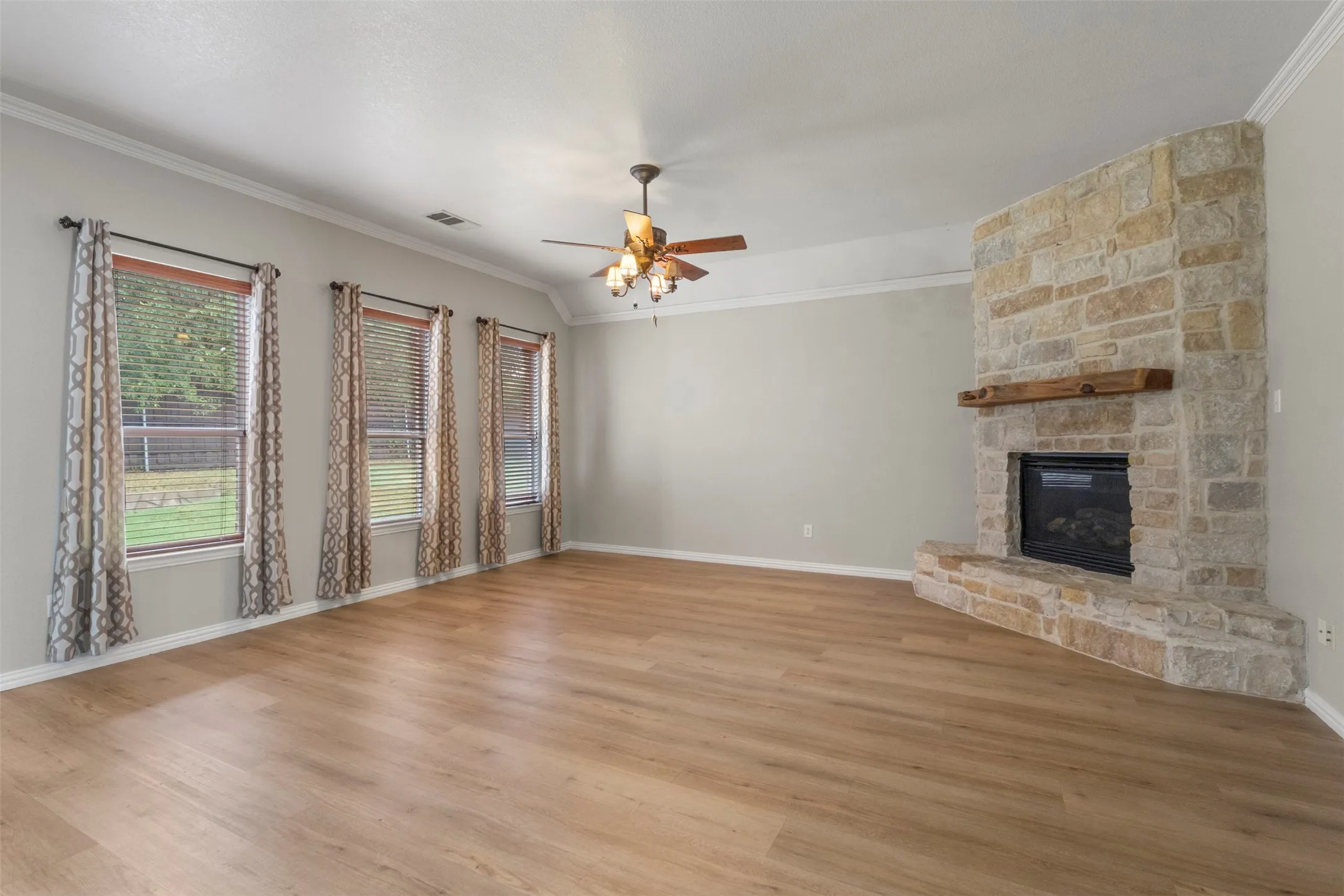 Single Family Residence For Rent in Collin County , 205 High Meadow Court, Royse City, Texas 75189, 4 Bedroom, 2 Bathroom, 2 Garage spaces, 2,233 Sqft, built in 2006, mls#21392390, Real Estate Agent in Royse City, Homes For Rent in Collin county, Homes For Rent in Royse City, Realtor in Royse City Texas, Real Estate Brokerage Independent Realty Texas, Luminita Cordes Realtor