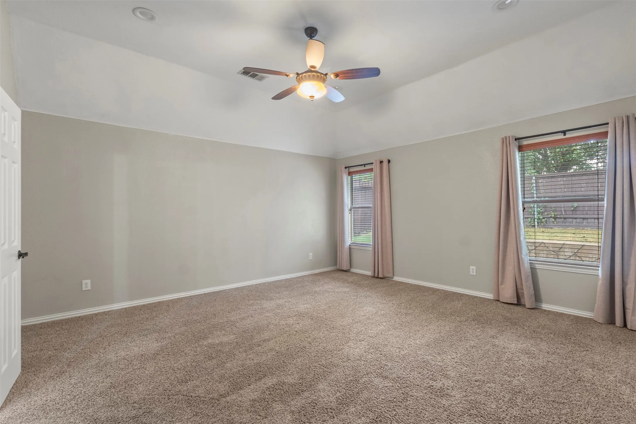 Single Family Residence For Rent in Collin County , 205 High Meadow Court, Royse City, Texas 75189, 4 Bedroom, 2 Bathroom, 2 Garage spaces, 2,233 Sqft, built in 2006, mls#21392390, Real Estate Agent in Royse City, Homes For Rent in Collin county, Homes For Rent in Royse City, Realtor in Royse City Texas, Real Estate Brokerage Independent Realty Texas, Luminita Cordes Realtor