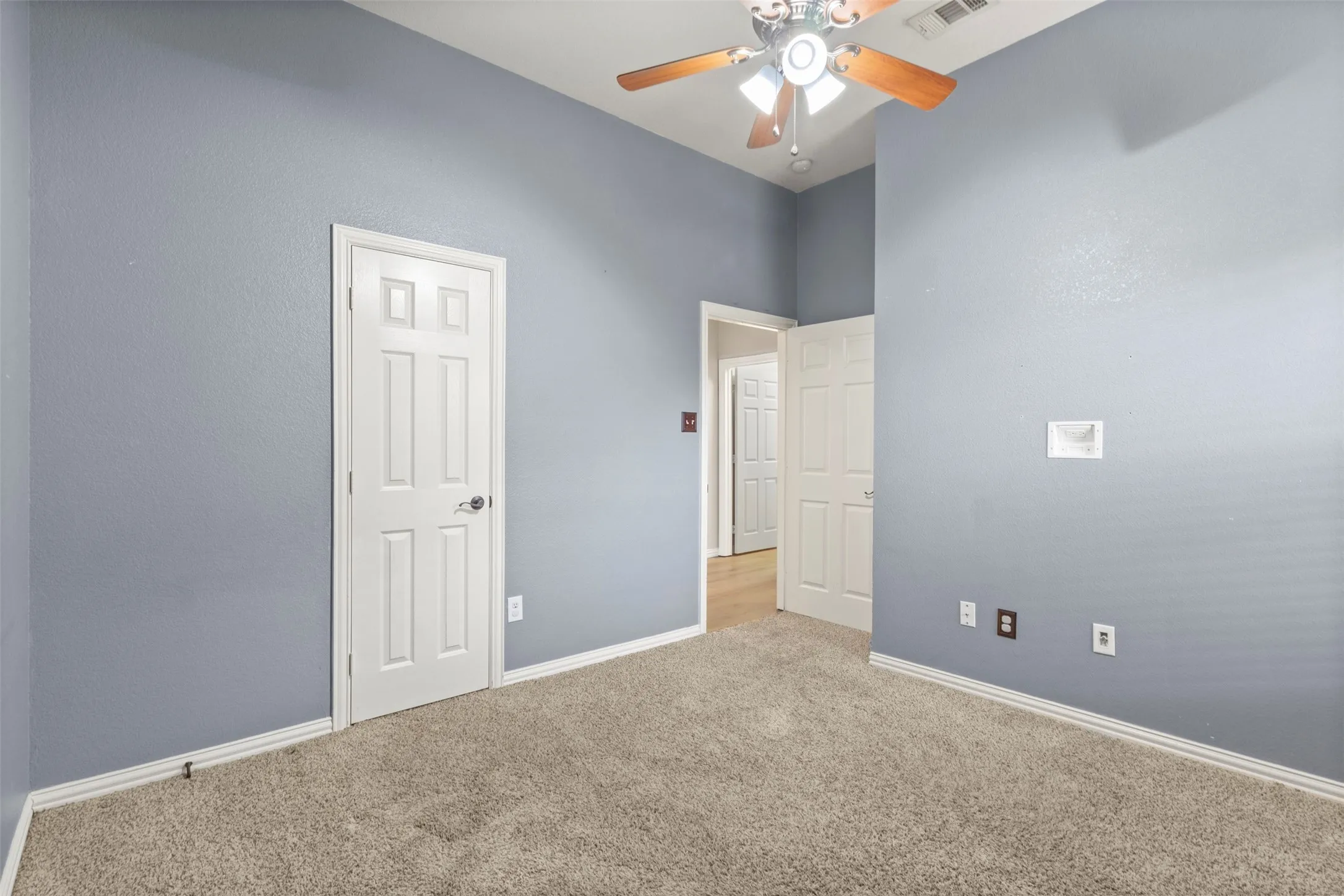 Single Family Residence For Rent in Collin County , 205 High Meadow Court, Royse City, Texas 75189, 4 Bedroom, 2 Bathroom, 2 Garage spaces, 2,233 Sqft, built in 2006, mls#21392390, Real Estate Agent in Royse City, Homes For Rent in Collin county, Homes For Rent in Royse City, Realtor in Royse City Texas, Real Estate Brokerage Independent Realty Texas, Luminita Cordes Realtor