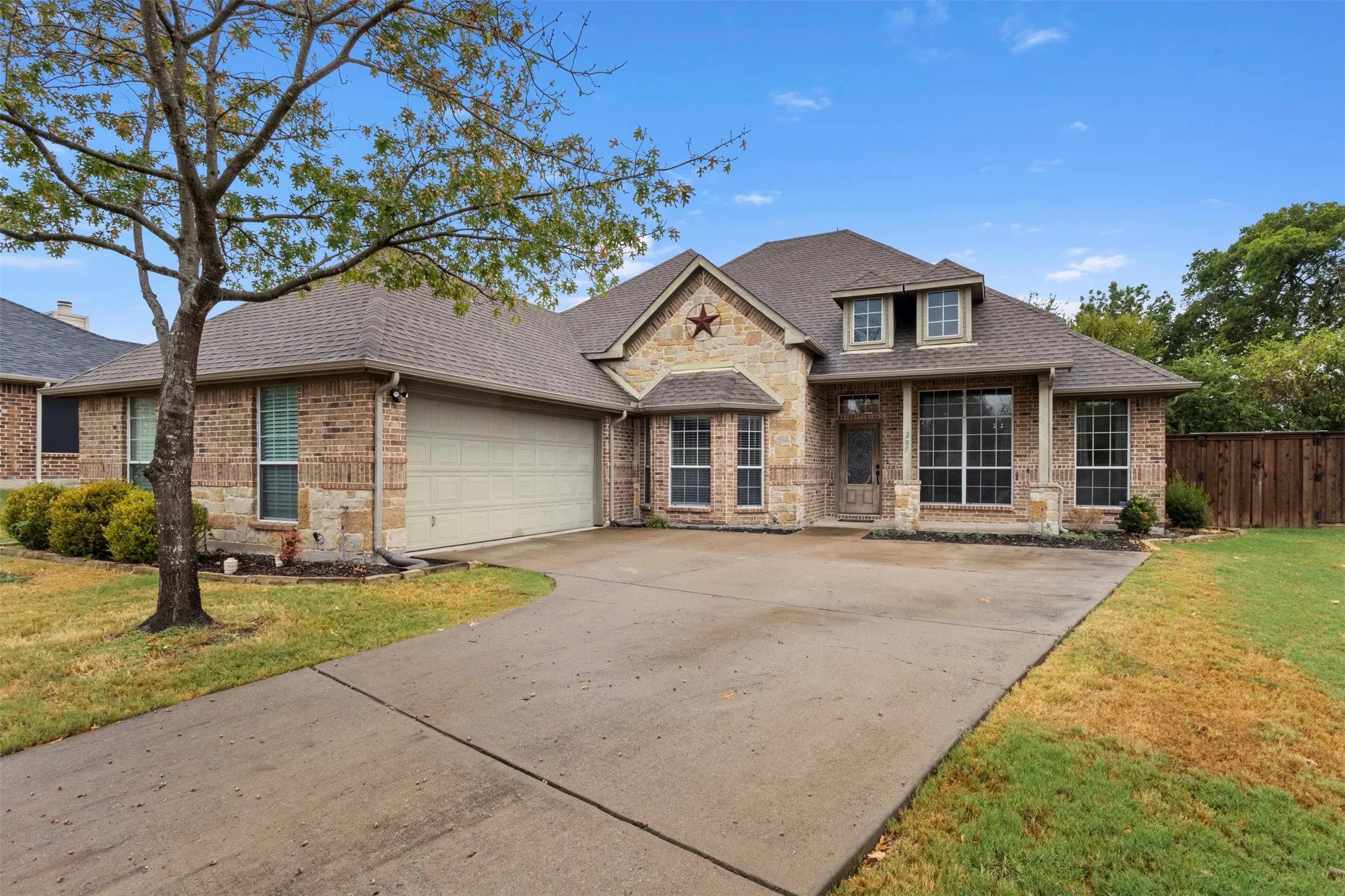 Single Family Residence For Rent in Collin County , 205 High Meadow Court, Royse City, Texas 75189, 4 Bedroom, 2 Bathroom, 2 Garage spaces, 2,233 Sqft, built in 2006, mls#21392390, Real Estate Agent in Royse City, Homes For Rent in Collin county, Homes For Rent in Royse City, Realtor in Royse City Texas, Real Estate Brokerage Independent Realty Texas, Luminita Cordes Realtor