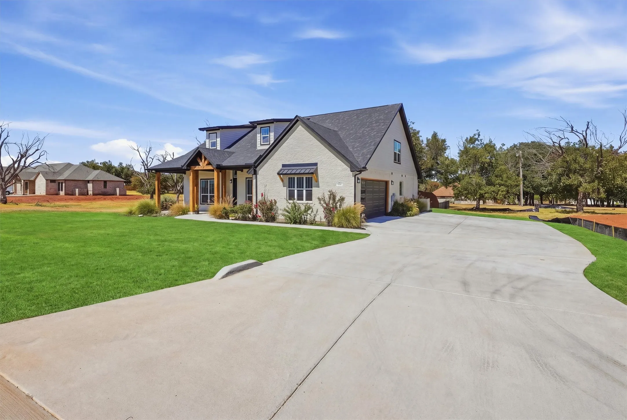 Single Family Residence For Sale in Hood County , 2181 Middlewood Circle, Granbury, Texas 76049, 4 Bedroom, 4 Bathroom, 2 Garage spaces, 2,856 Sqft, built in 2024, mls#21392911, Real Estate Agent in Granbury, Homes For Sale in Hood county, Homes For Sale in Granbury, Realtor in Granbury Texas, Real Estate Brokerage Independent Realty Texas, Luminita Cordes Realtor