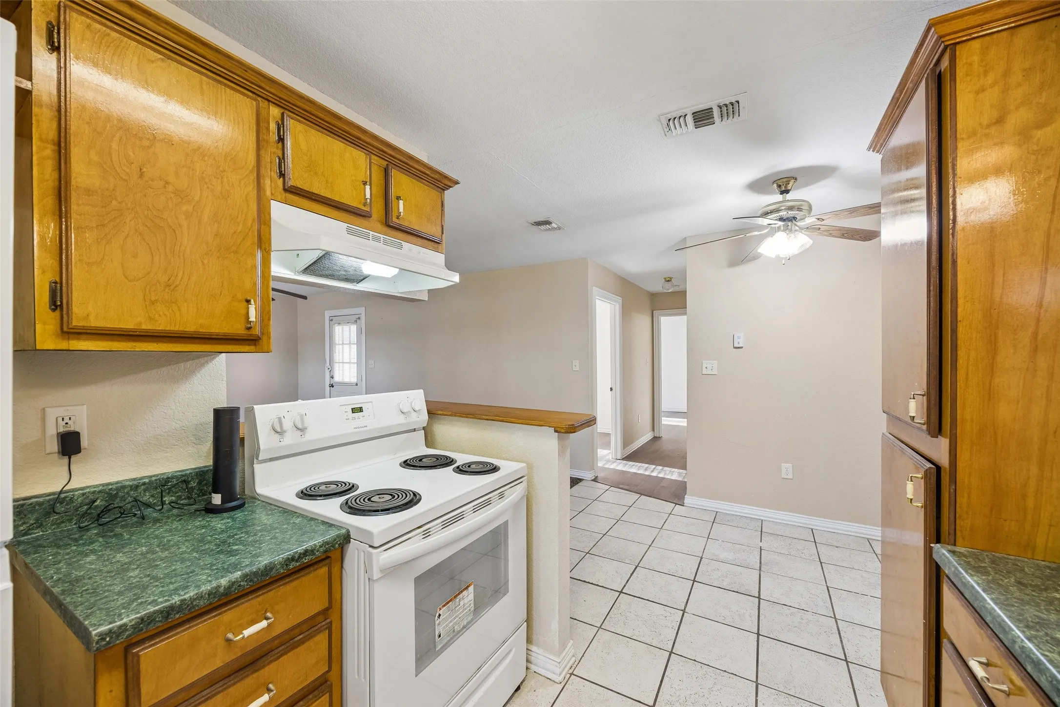 Duplex For Sale in Kaufman County , 1104 E High Street, Terrell, Texas 75160, 4 Bedroom, 2 Bathroom, Garage spaces, 0 Sqft, built in 2000, mls#21393296, Real Estate Agent in Terrell, Homes For Sale in Kaufman county, Homes For Sale in Terrell, Realtor in Terrell Texas, Real Estate Brokerage Independent Realty Texas, Luminita Cordes Realtor