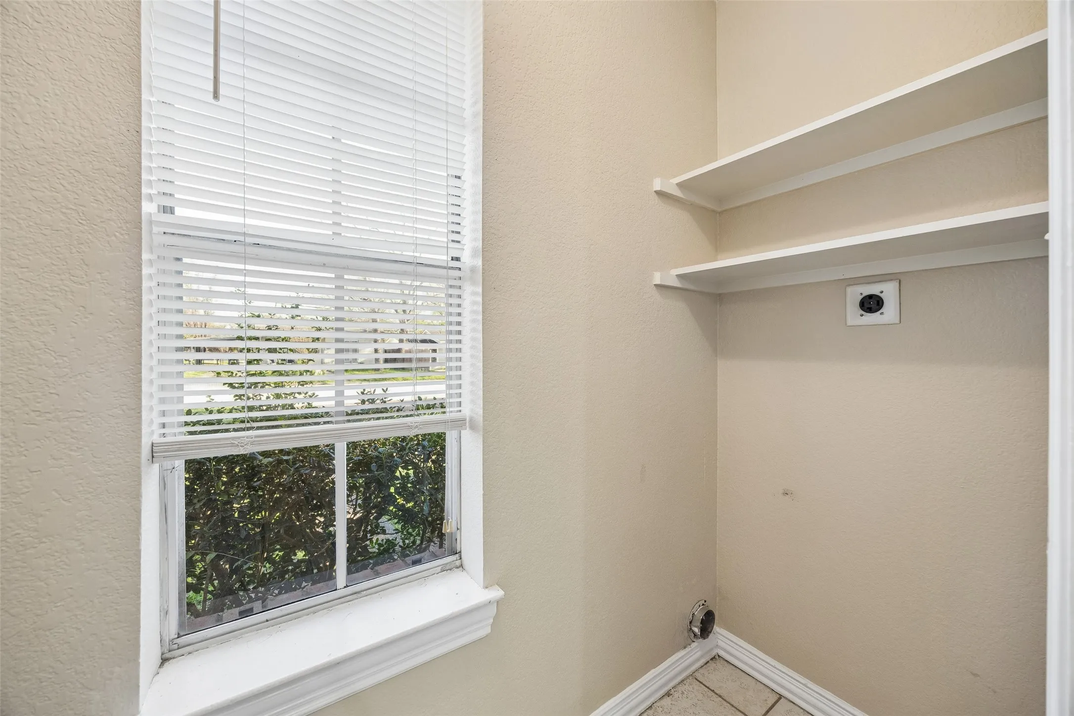 Duplex For Sale in Kaufman County , 1104 E High Street, Terrell, Texas 75160, 4 Bedroom, 2 Bathroom, Garage spaces, 0 Sqft, built in 2000, mls#21393296, Real Estate Agent in Terrell, Homes For Sale in Kaufman county, Homes For Sale in Terrell, Realtor in Terrell Texas, Real Estate Brokerage Independent Realty Texas, Luminita Cordes Realtor