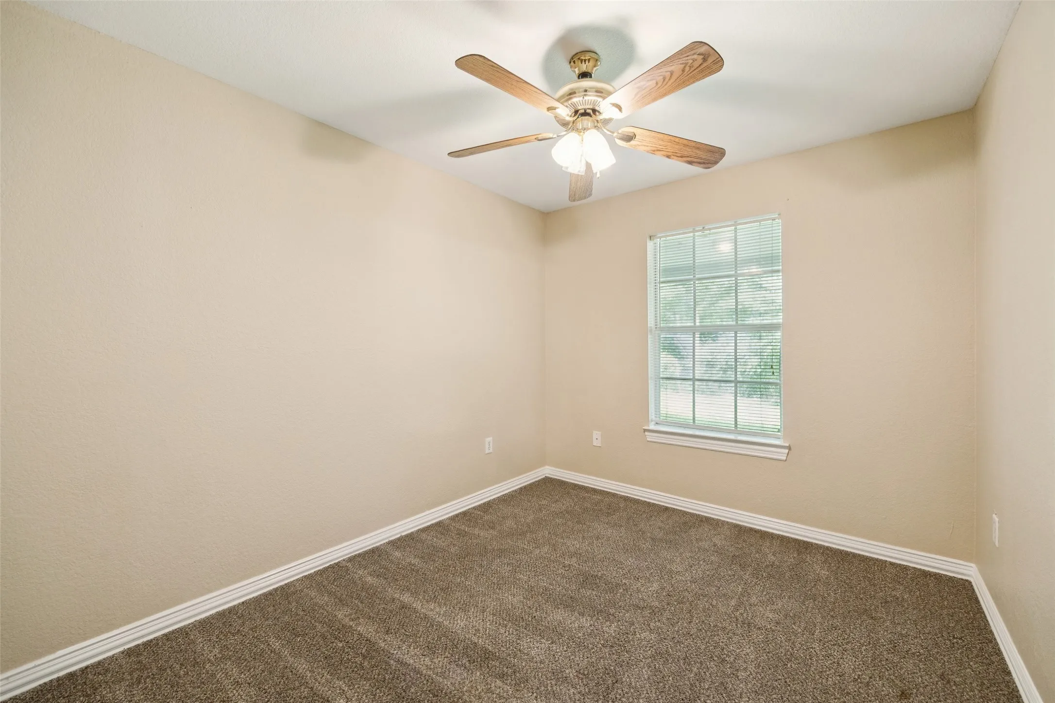 Duplex For Sale in Kaufman County , 1104 E High Street, Terrell, Texas 75160, 4 Bedroom, 2 Bathroom, Garage spaces, 0 Sqft, built in 2000, mls#21393296, Real Estate Agent in Terrell, Homes For Sale in Kaufman county, Homes For Sale in Terrell, Realtor in Terrell Texas, Real Estate Brokerage Independent Realty Texas, Luminita Cordes Realtor