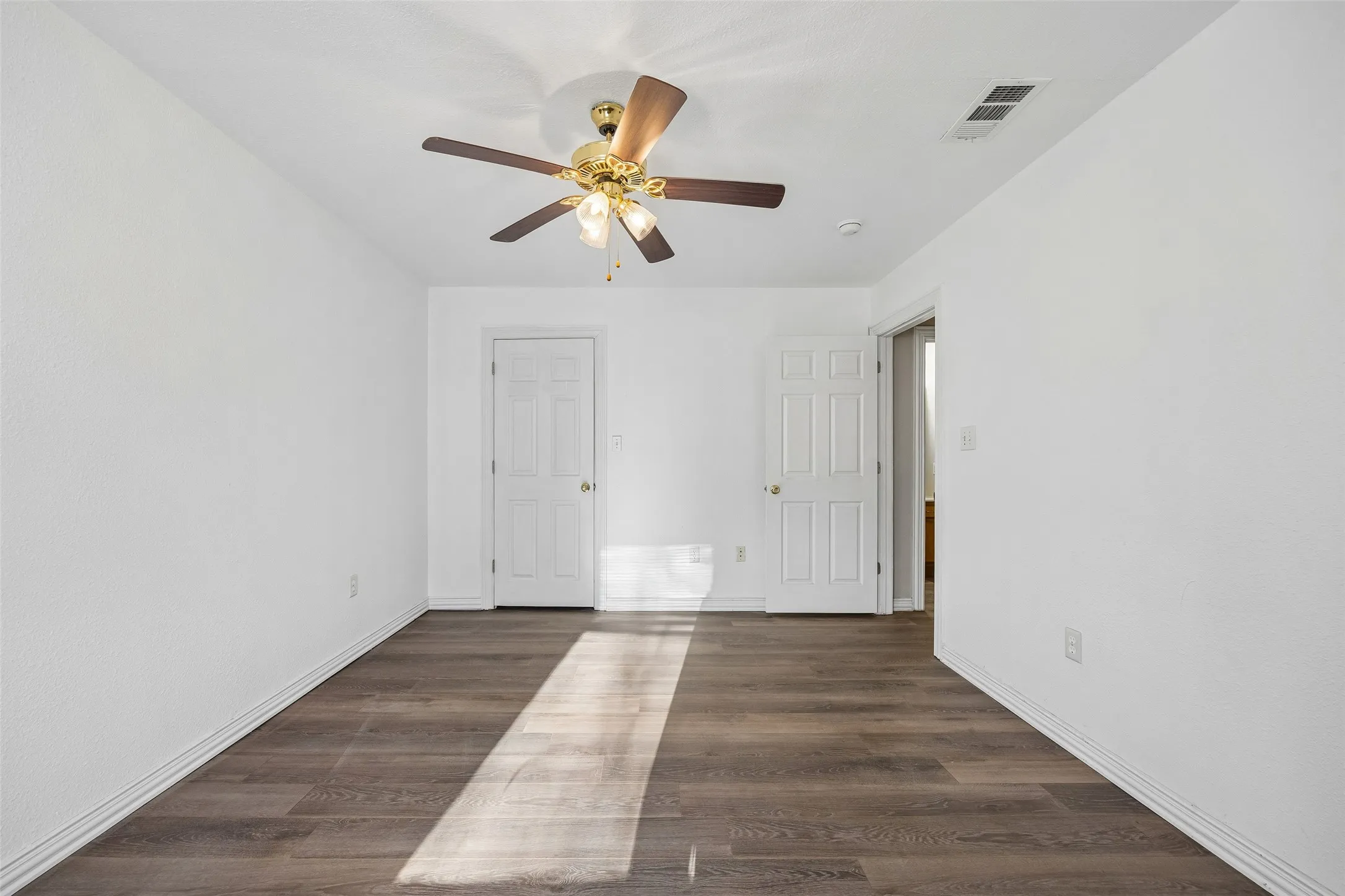 Duplex For Sale in Kaufman County , 1104 E High Street, Terrell, Texas 75160, 4 Bedroom, 2 Bathroom, Garage spaces, 0 Sqft, built in 2000, mls#21393296, Real Estate Agent in Terrell, Homes For Sale in Kaufman county, Homes For Sale in Terrell, Realtor in Terrell Texas, Real Estate Brokerage Independent Realty Texas, Luminita Cordes Realtor