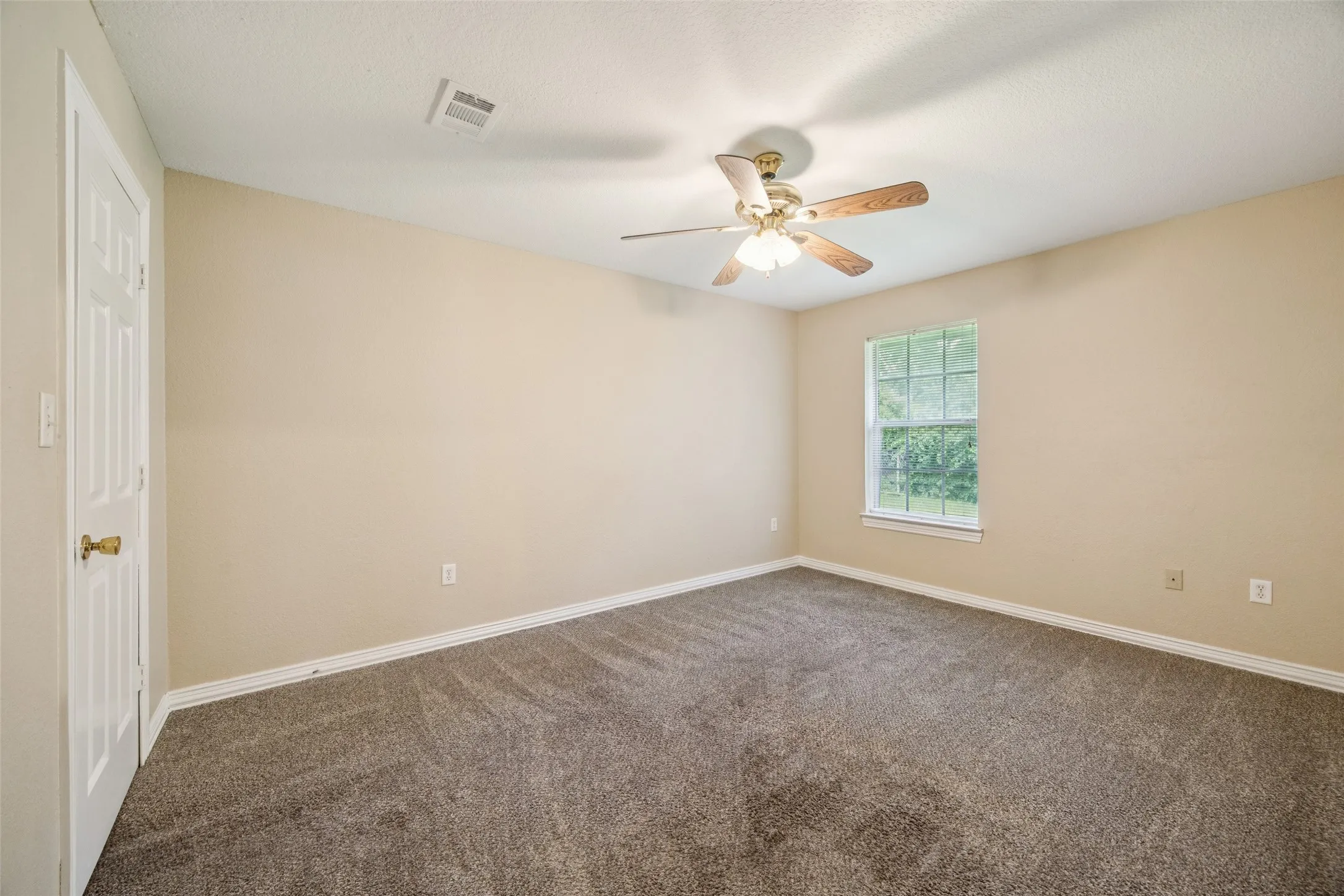 Duplex For Sale in Kaufman County , 1104 E High Street, Terrell, Texas 75160, 4 Bedroom, 2 Bathroom, Garage spaces, 0 Sqft, built in 2000, mls#21393296, Real Estate Agent in Terrell, Homes For Sale in Kaufman county, Homes For Sale in Terrell, Realtor in Terrell Texas, Real Estate Brokerage Independent Realty Texas, Luminita Cordes Realtor