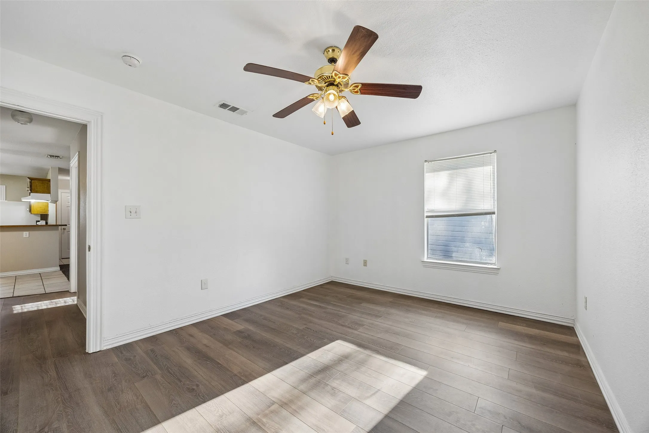 Duplex For Sale in Kaufman County , 1104 E High Street, Terrell, Texas 75160, 4 Bedroom, 2 Bathroom, Garage spaces, 0 Sqft, built in 2000, mls#21393296, Real Estate Agent in Terrell, Homes For Sale in Kaufman county, Homes For Sale in Terrell, Realtor in Terrell Texas, Real Estate Brokerage Independent Realty Texas, Luminita Cordes Realtor