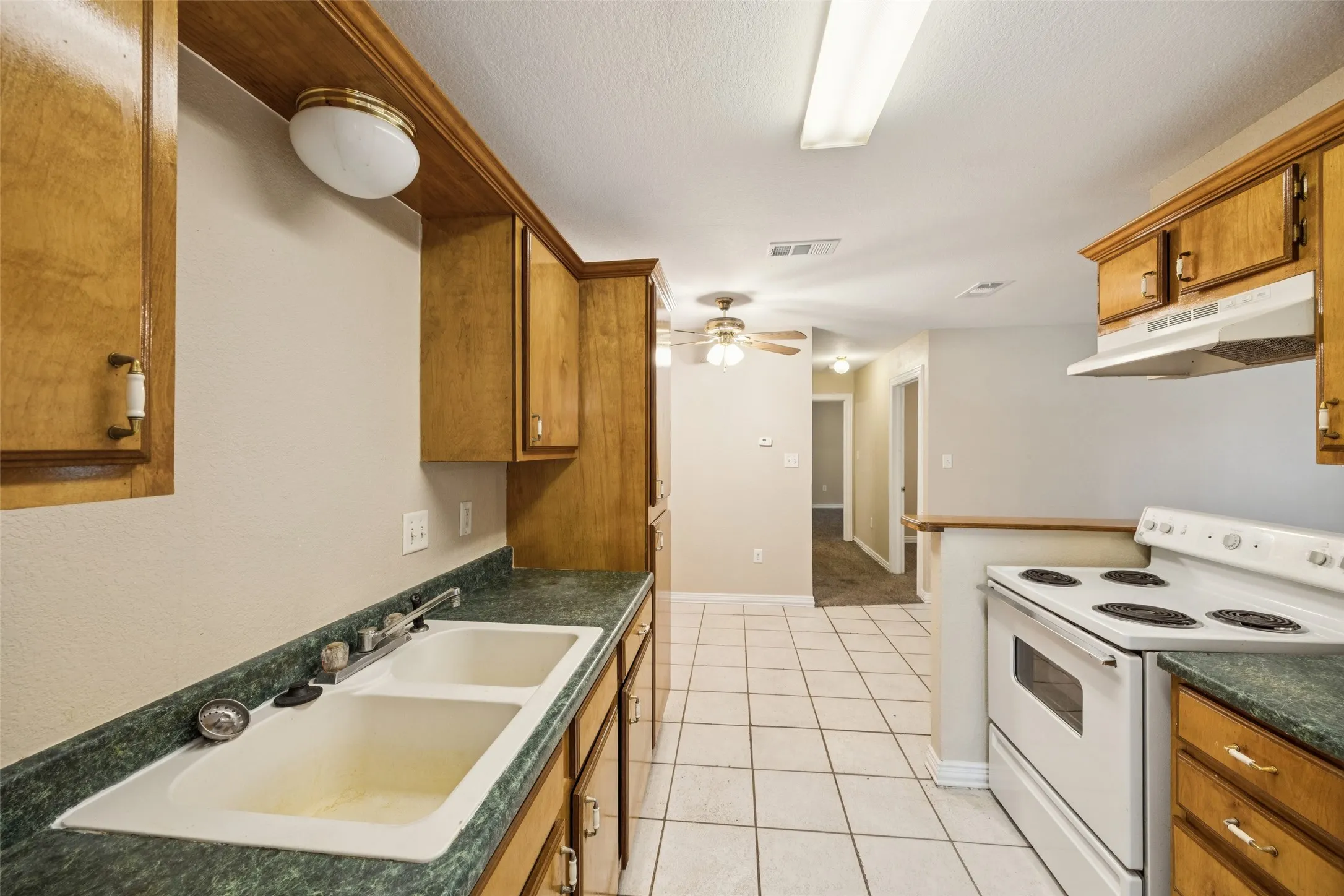 Duplex For Sale in Kaufman County , 1104 E High Street, Terrell, Texas 75160, 4 Bedroom, 2 Bathroom, Garage spaces, 0 Sqft, built in 2000, mls#21393296, Real Estate Agent in Terrell, Homes For Sale in Kaufman county, Homes For Sale in Terrell, Realtor in Terrell Texas, Real Estate Brokerage Independent Realty Texas, Luminita Cordes Realtor