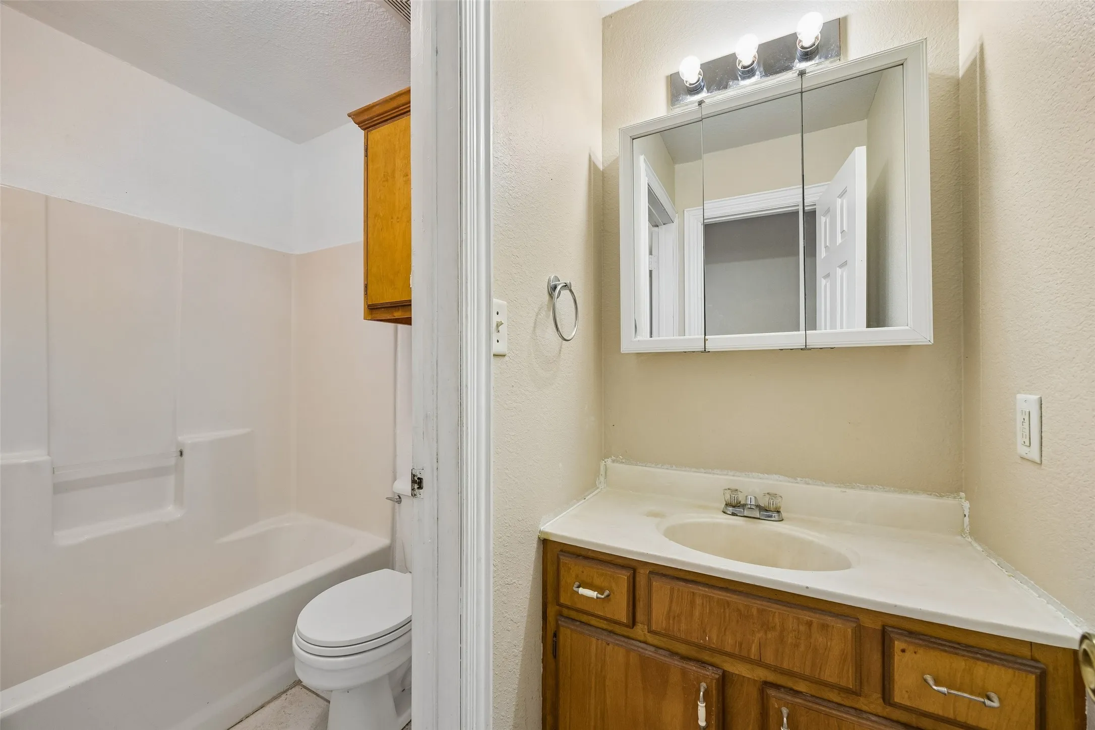 Duplex For Sale in Kaufman County , 1104 E High Street, Terrell, Texas 75160, 4 Bedroom, 2 Bathroom, Garage spaces, 0 Sqft, built in 2000, mls#21393296, Real Estate Agent in Terrell, Homes For Sale in Kaufman county, Homes For Sale in Terrell, Realtor in Terrell Texas, Real Estate Brokerage Independent Realty Texas, Luminita Cordes Realtor