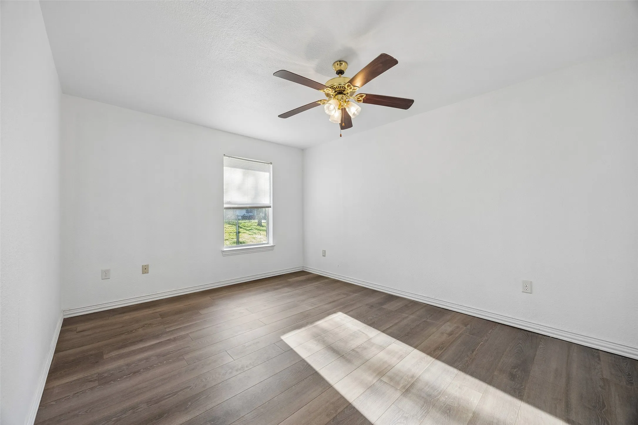 Duplex For Sale in Kaufman County , 1104 E High Street, Terrell, Texas 75160, 4 Bedroom, 2 Bathroom, Garage spaces, 0 Sqft, built in 2000, mls#21393296, Real Estate Agent in Terrell, Homes For Sale in Kaufman county, Homes For Sale in Terrell, Realtor in Terrell Texas, Real Estate Brokerage Independent Realty Texas, Luminita Cordes Realtor