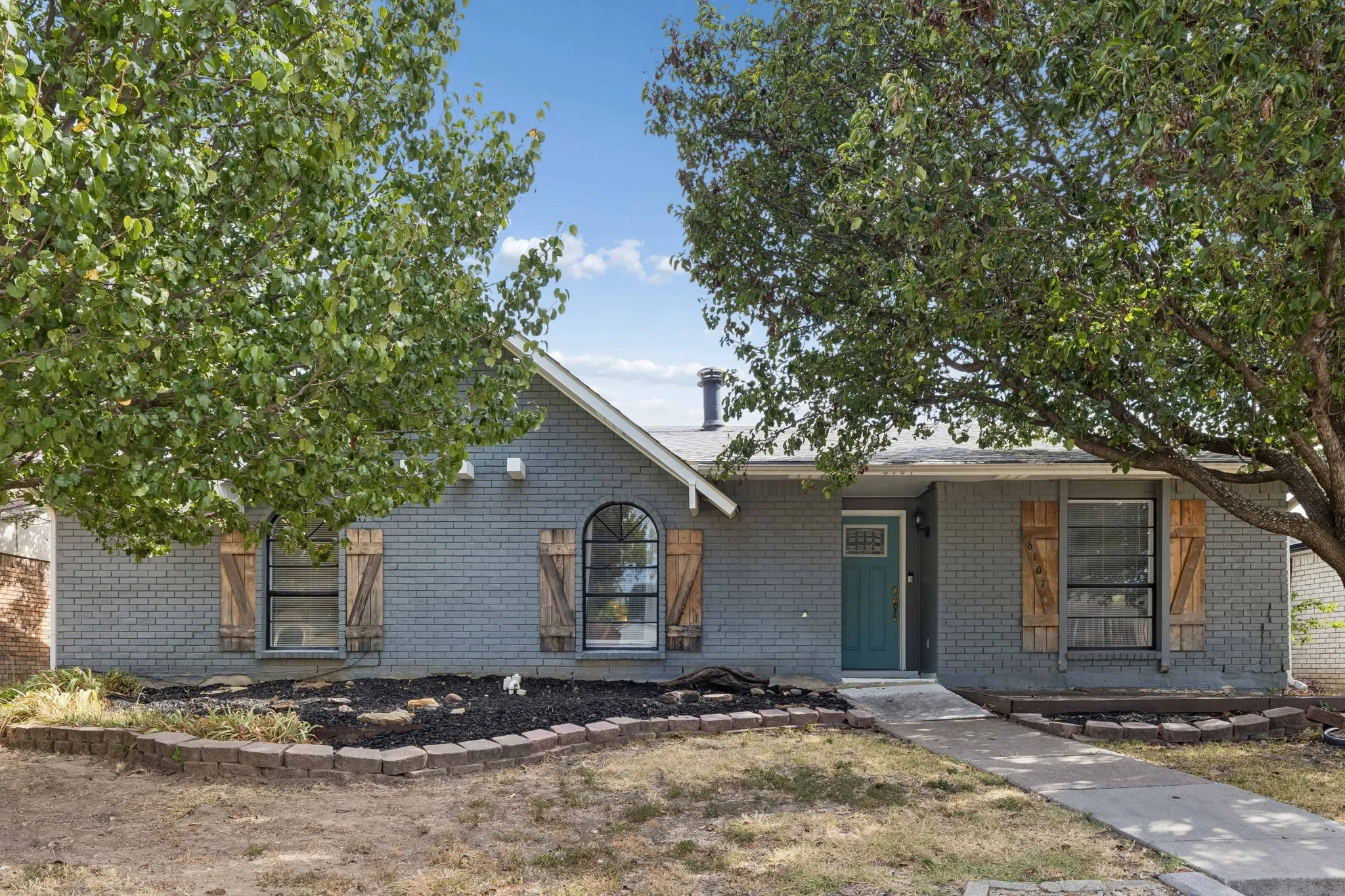 Single Family Residence For Sale in Dallas County , 6101 Magnolia Lane, Rowlett, Texas 75089, 3 Bedroom, 2 Bathroom, 2 Garage spaces, 1,404 Sqft, built in 1975, mls#21392209, Real Estate Agent in Rowlett, Homes For Sale in Dallas county, Homes For Sale in Rowlett, Realtor in Rowlett Texas, Real Estate Brokerage Independent Realty Texas, Luminita Cordes Realtor