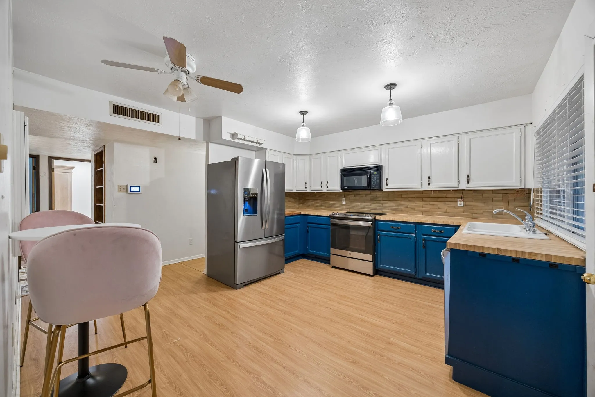 Single Family Residence For Sale in Dallas County , 8502 Baumgarten Drive, Dallas, Texas 75228, 3 Bedroom, 2 Bathroom, 2 Garage spaces, 1,473 Sqft, built in 1976, mls#21385762, Real Estate Agent in Dallas, Homes For Sale in Dallas county, Homes For Sale in Dallas, Realtor in Dallas Texas, Real Estate Brokerage Independent Realty Texas, Luminita Cordes Realtor