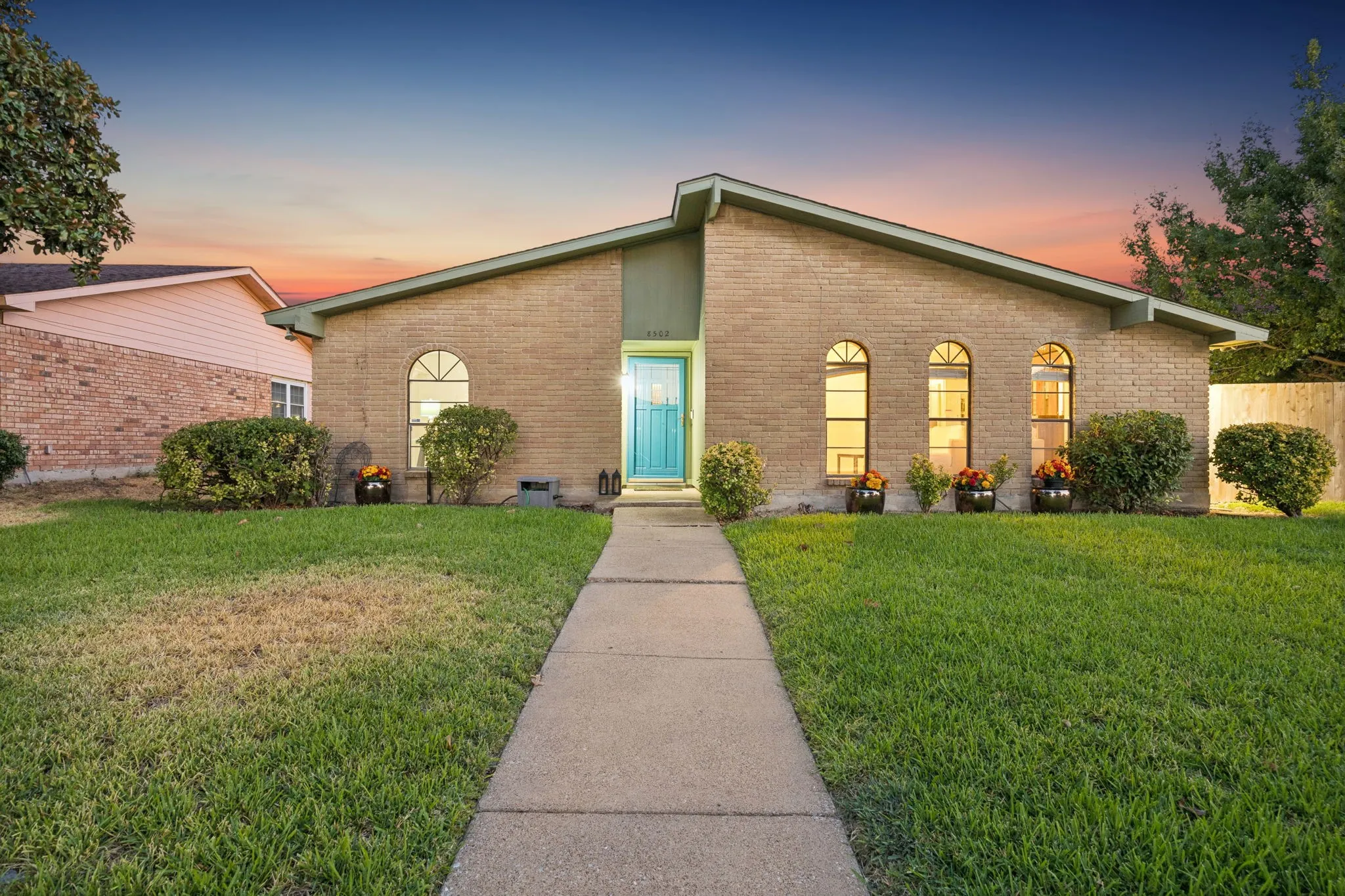 Single Family Residence For Sale in Dallas County , 8502 Baumgarten Drive, Dallas, Texas 75228, 3 Bedroom, 2 Bathroom, 2 Garage spaces, 1,473 Sqft, built in 1976, mls#21385762, Real Estate Agent in Dallas, Homes For Sale in Dallas county, Homes For Sale in Dallas, Realtor in Dallas Texas, Real Estate Brokerage Independent Realty Texas, Luminita Cordes Realtor
