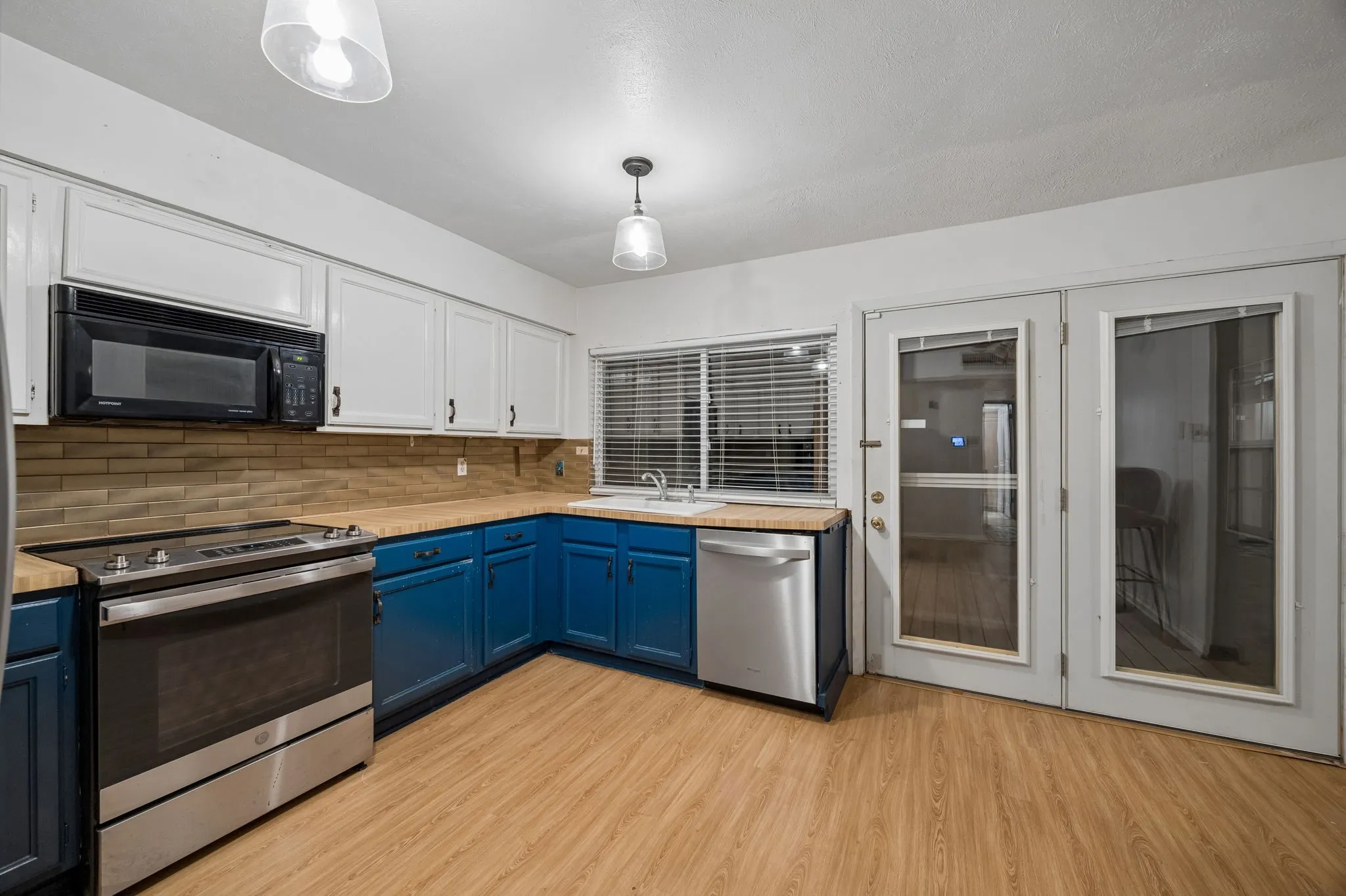 Single Family Residence For Sale in Dallas County , 8502 Baumgarten Drive, Dallas, Texas 75228, 3 Bedroom, 2 Bathroom, 2 Garage spaces, 1,473 Sqft, built in 1976, mls#21385762, Real Estate Agent in Dallas, Homes For Sale in Dallas county, Homes For Sale in Dallas, Realtor in Dallas Texas, Real Estate Brokerage Independent Realty Texas, Luminita Cordes Realtor
